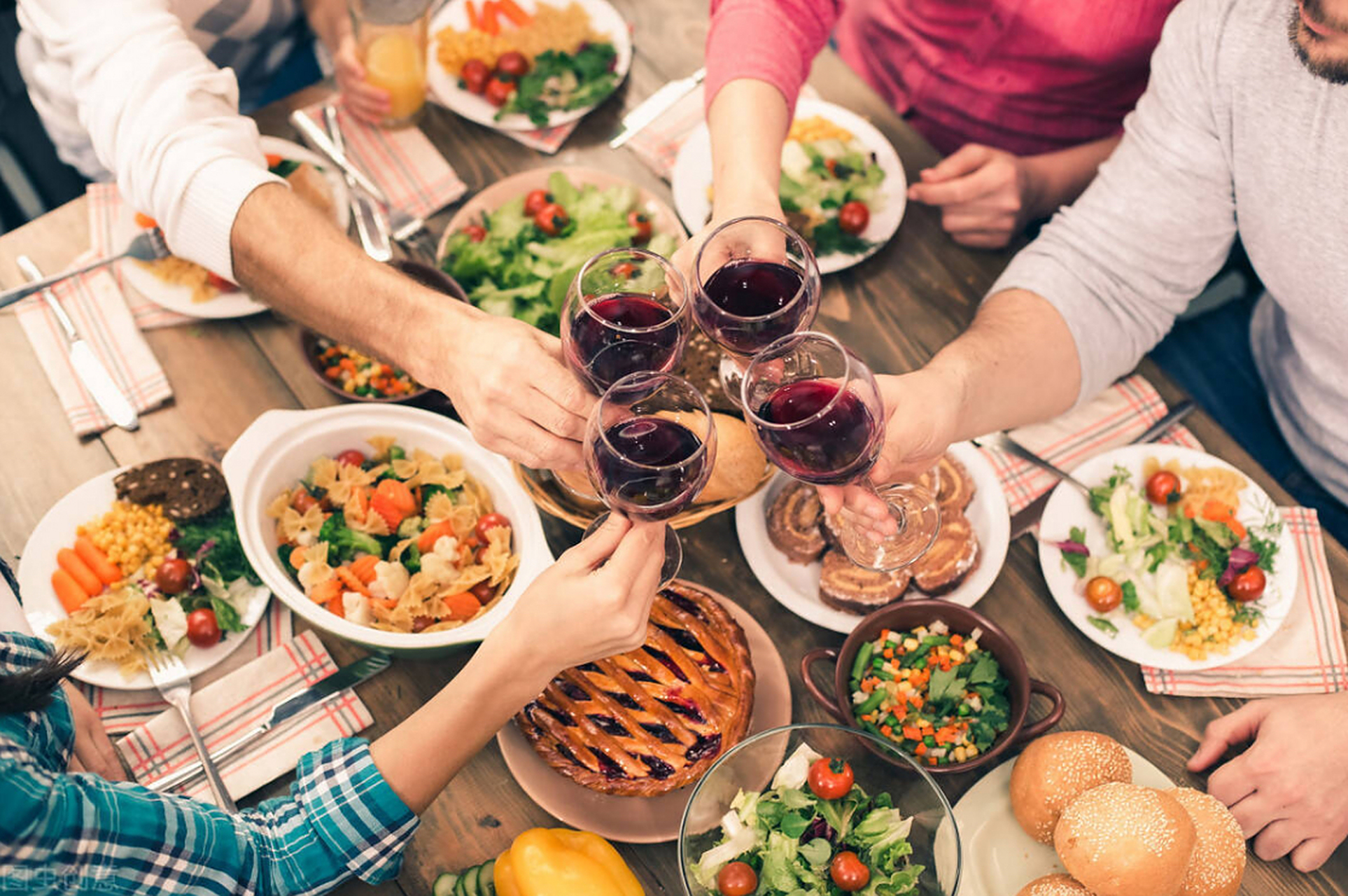 喝酒应酬,却因这几个不当行为被降职,建议知晓 从古至今,酒桌文化基本