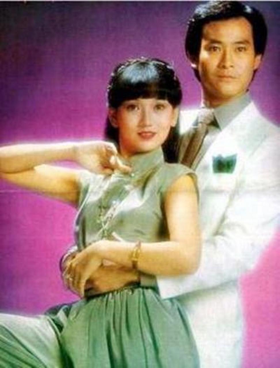 当时,郑少秋和赵雅芝这对金童玉女,看上去非常搭配,两个人都是妥妥的