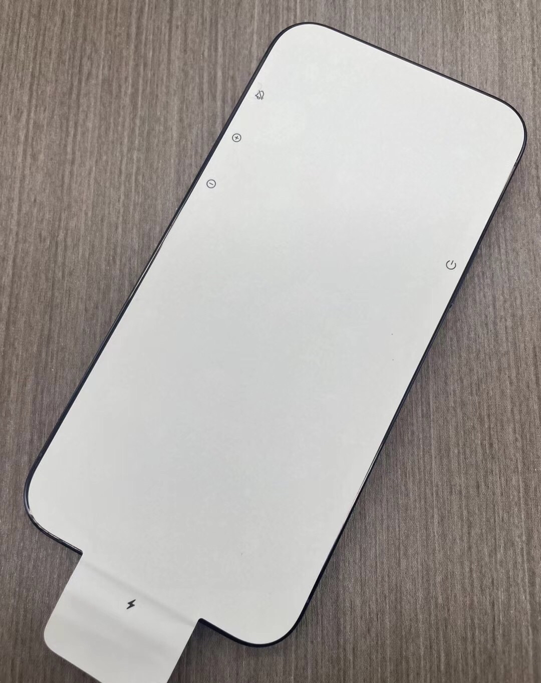 刚才碰到一位同事聊了一会关于他iphone 12promax的情况;本以为会