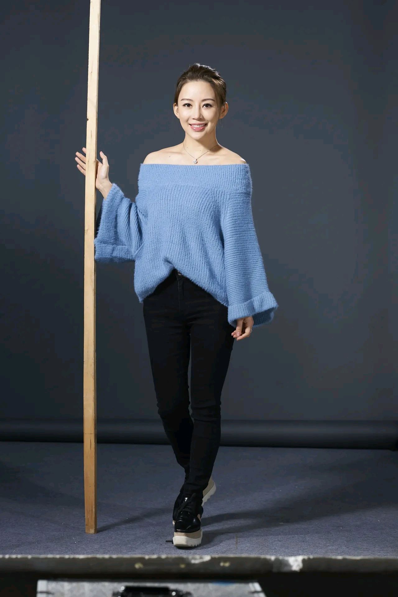 女神潘晓婷都快四十岁了还是那么美