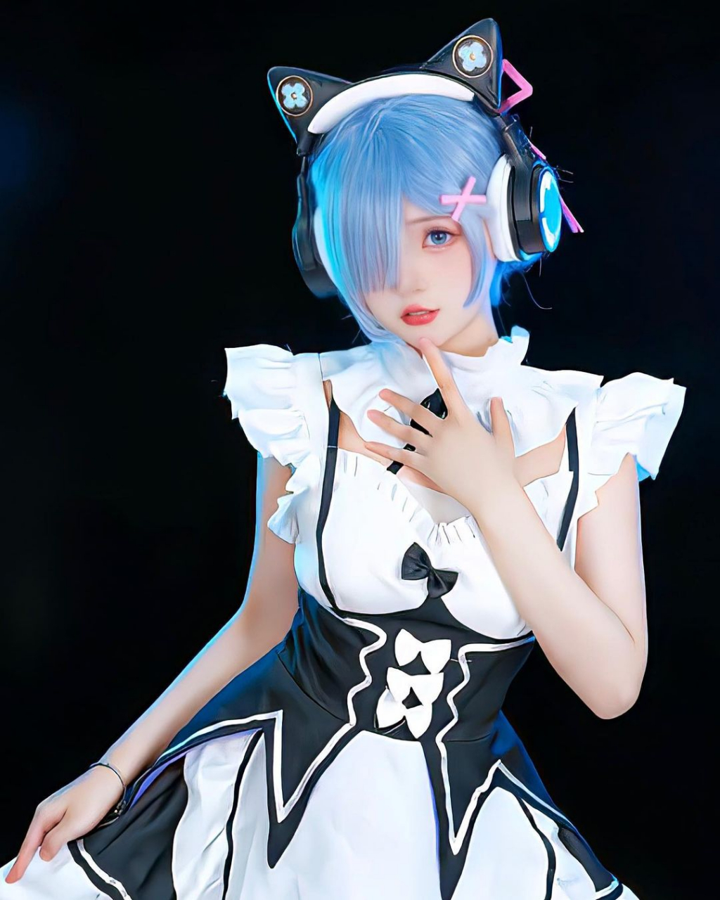 nkuu666official,蕾姆cos还原度挺高的,蓝色美瞳很细节[打call]