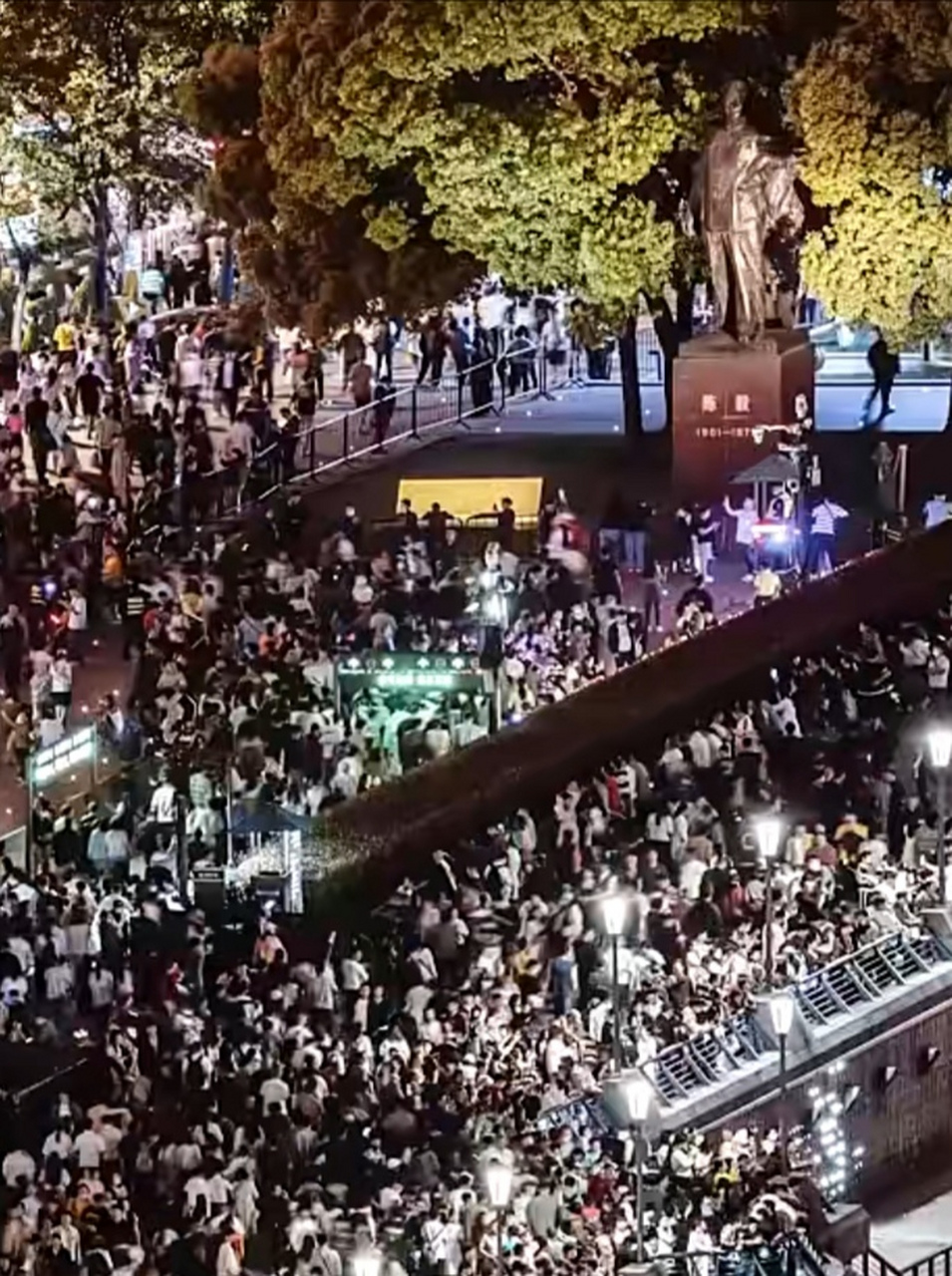 上海,外滩.人山人海.