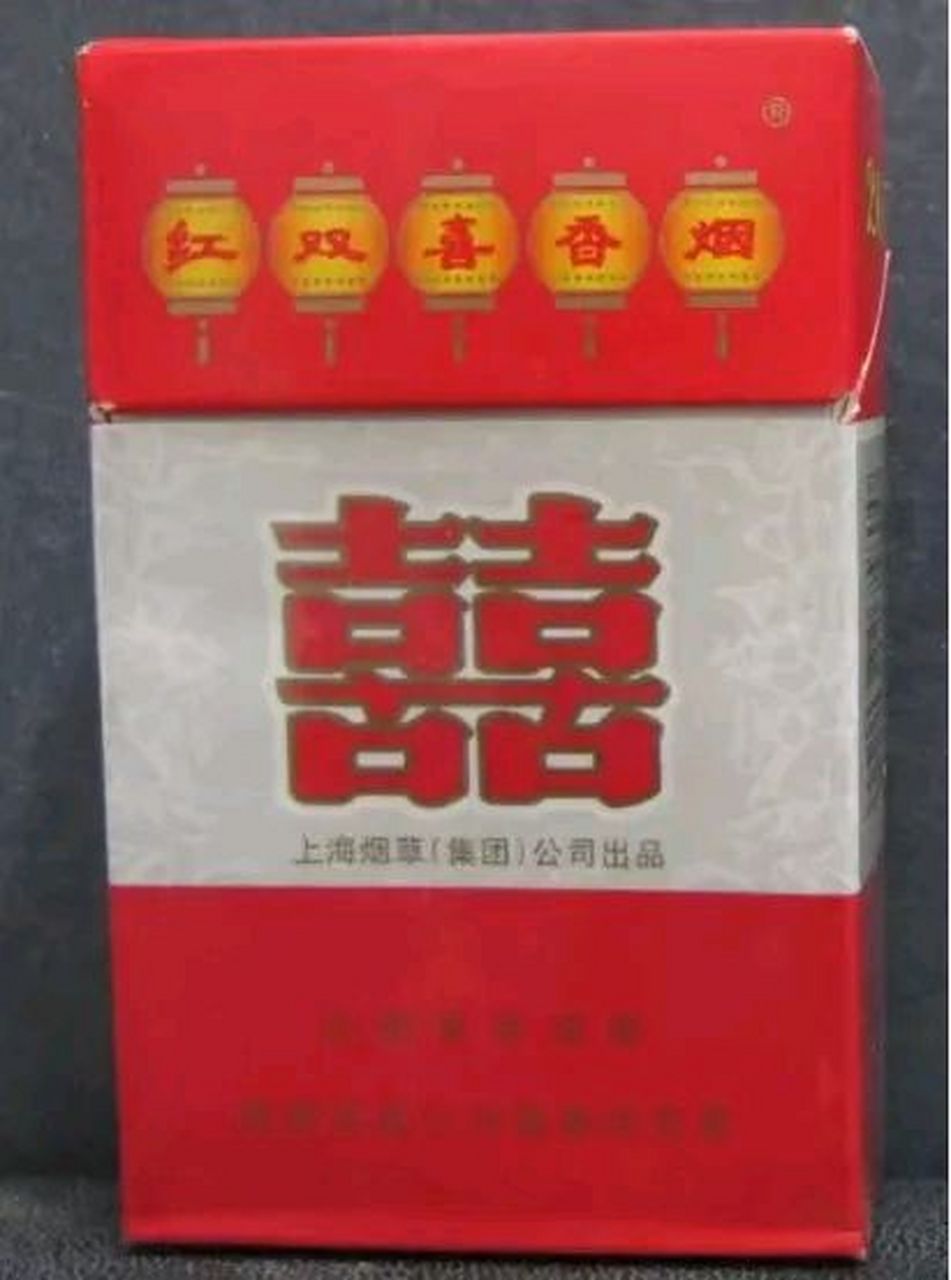 广东梅州,一男子在某烟酒批发部,买了一包10块钱的香烟,不料,刚抽了两