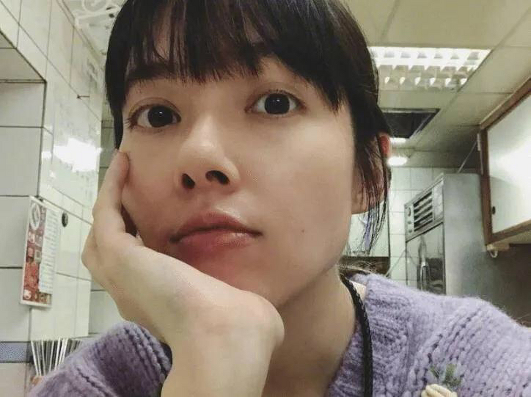 郭碧婷早期的素颜照!细看五官也没有那么的精致,尤其是鼻子!