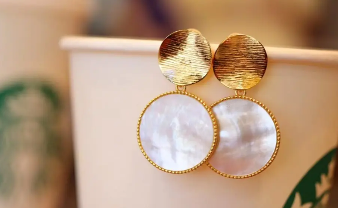 白贝母是啥材质?