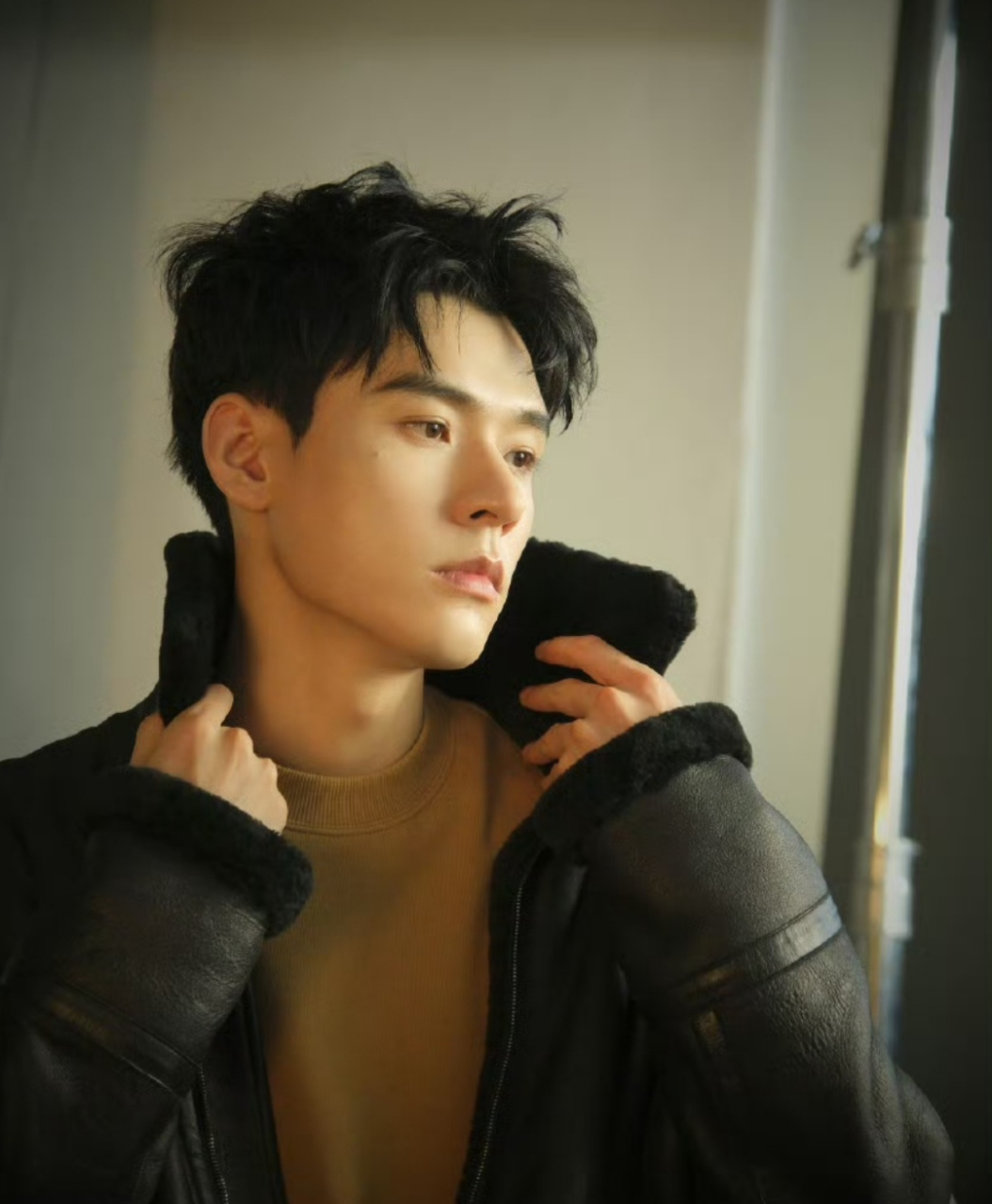 龚俊拍摄秋冬新衣大片,表现力完全不输专业模特,外形上就很占优势了