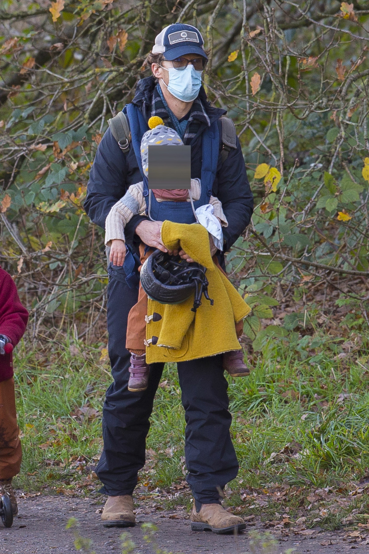 本尼迪克特·康伯巴奇和本嫂sophiehunter带着两个儿子外出新街拍