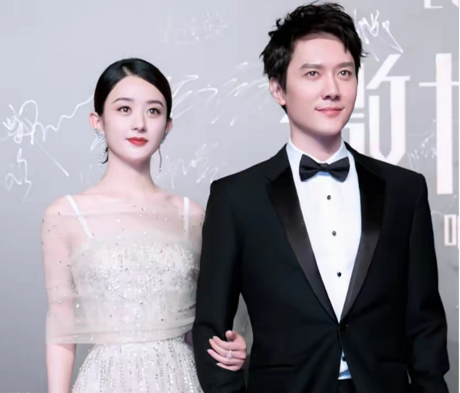 冯绍峰多次探班赵丽颖,据说已经秘密复婚.