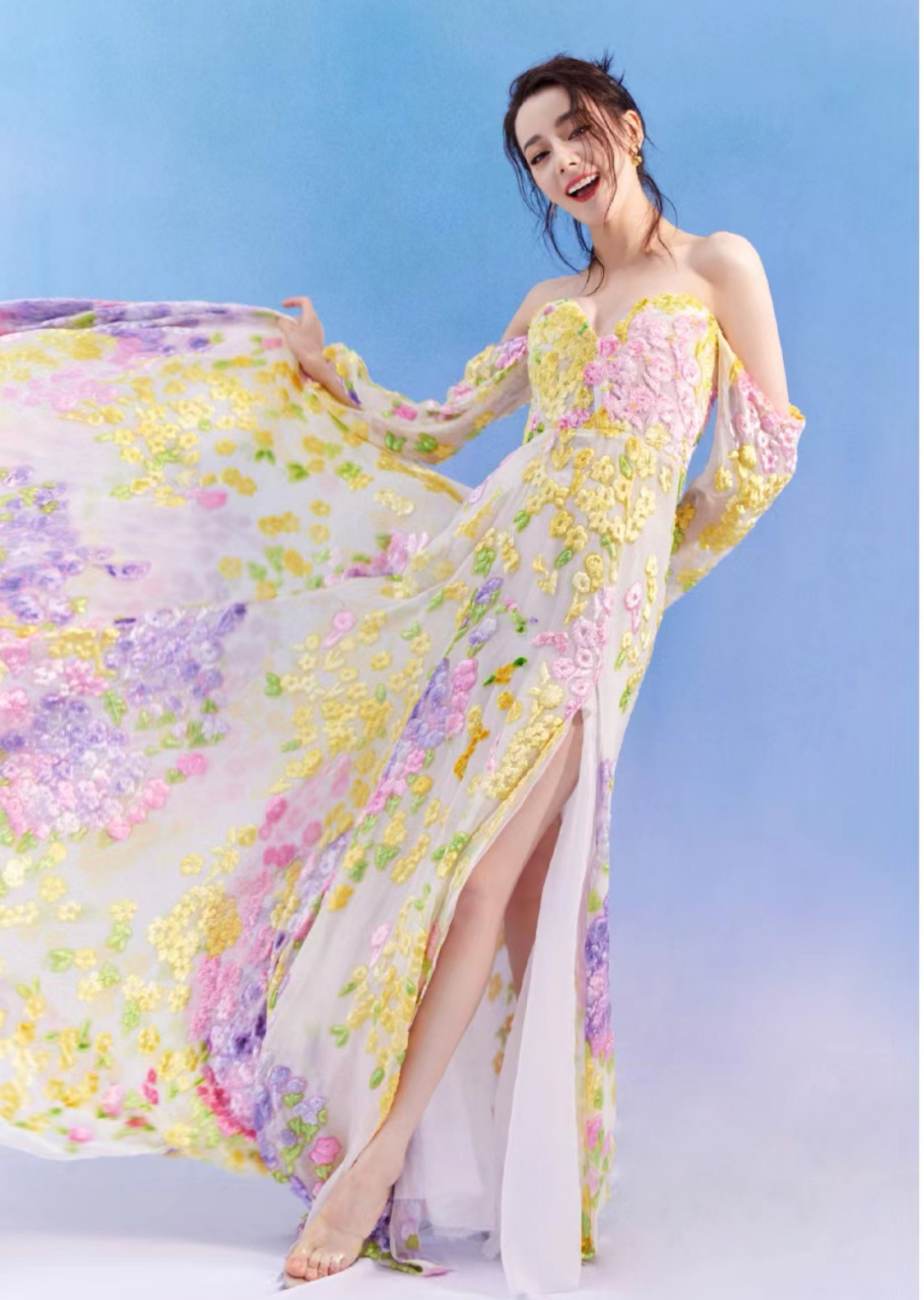 花仙子热巴,透明高跟鞋大长腿,美呆了 真身长裙真的太漂亮了 很显身材