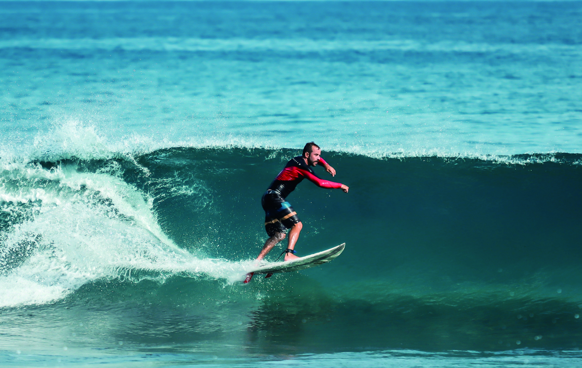 冲浪:在日月湾的浪尖追逐大海