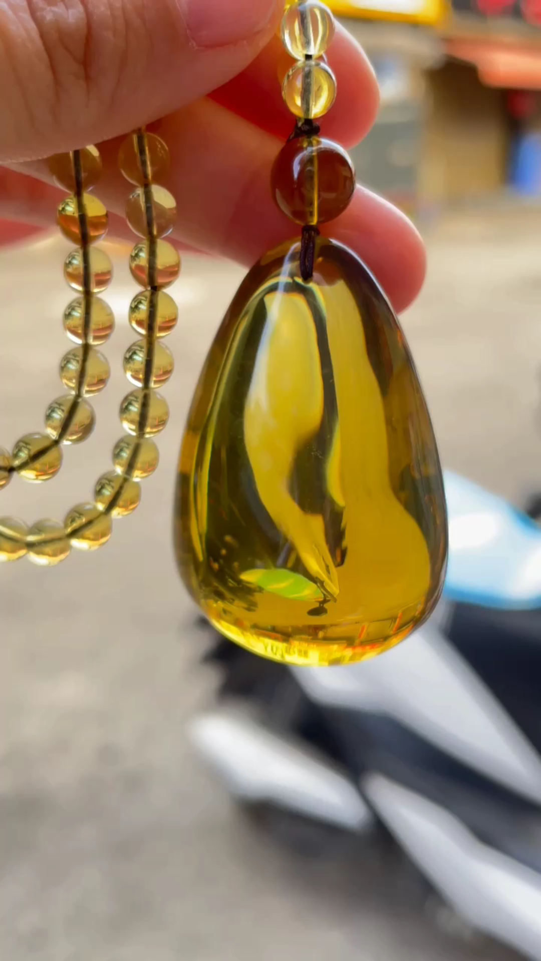 缅甸琥珀绿茶蛋面吊坠