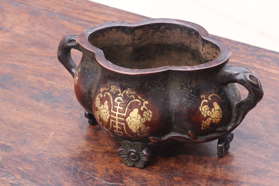 紫铜鎏金香炉,做工精细,造型别致