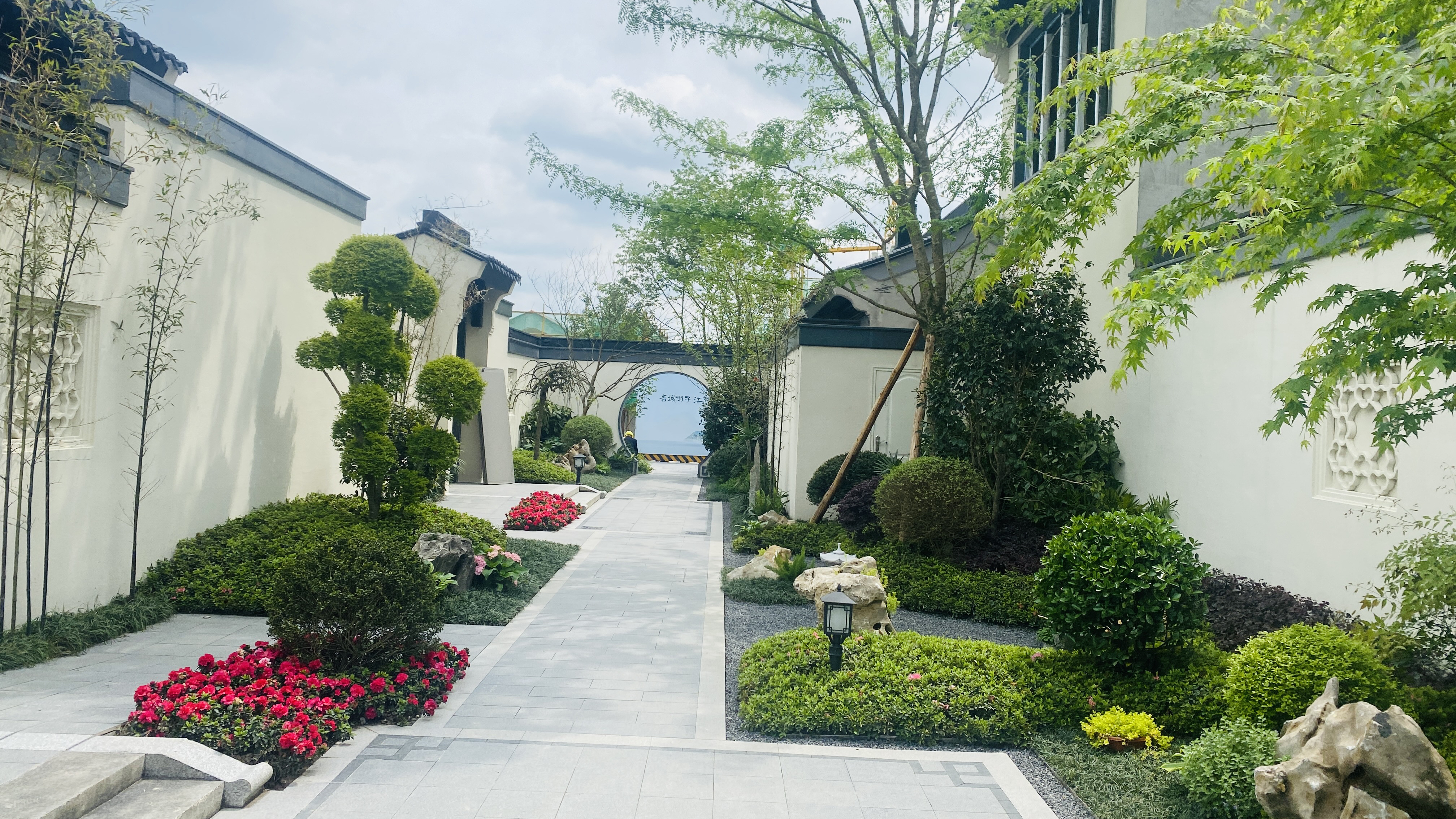 稀缺!200㎡的徽派独栋别墅。独门独户4室3卫2厅,全屋精装带暖气