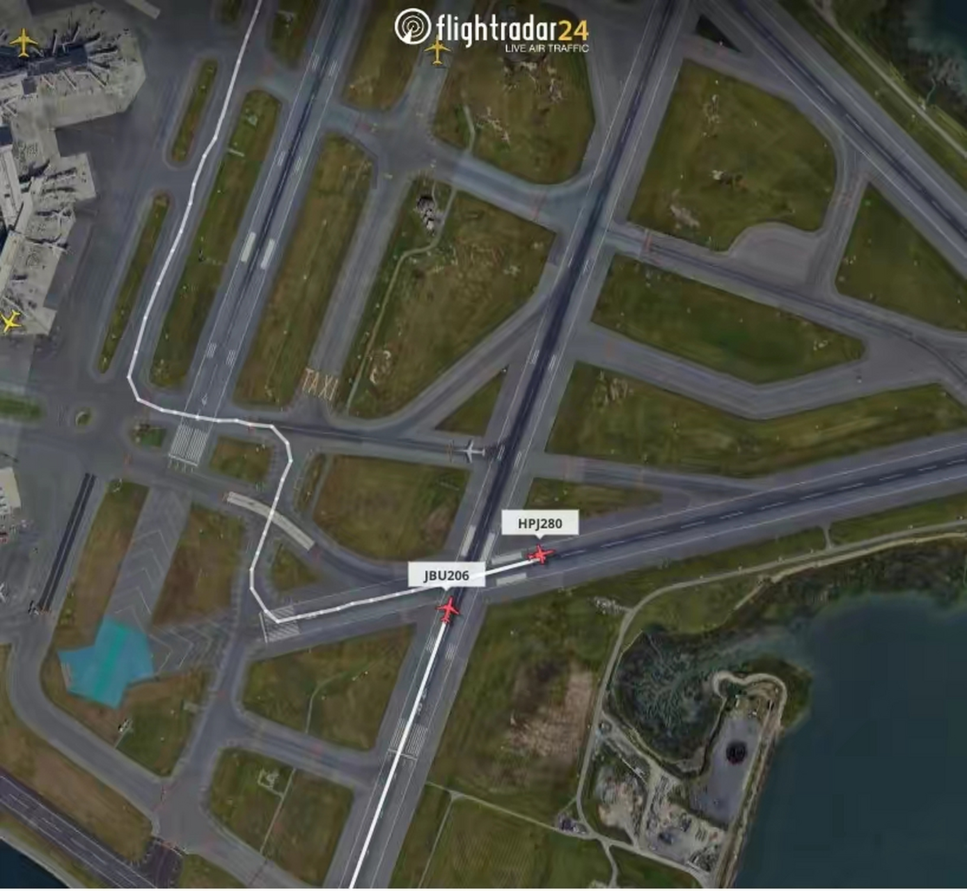 美国波士顿洛根机场两架飞机差点相撞  本周周一晚间,在波士顿洛根