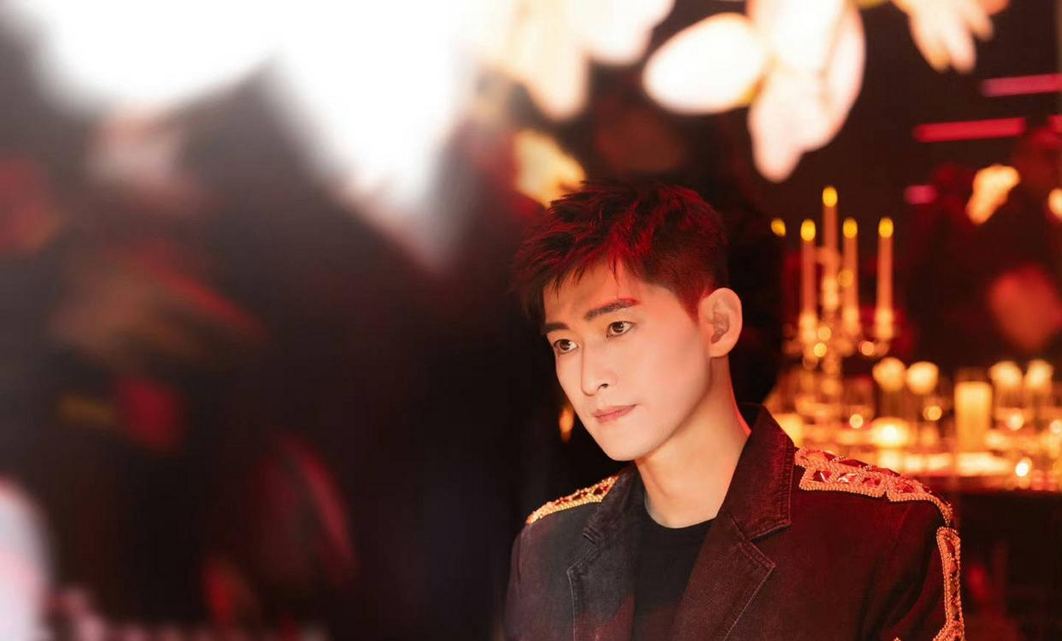 张翰高文君恋情疑曝光# 张翰新恋情不知是真是假.