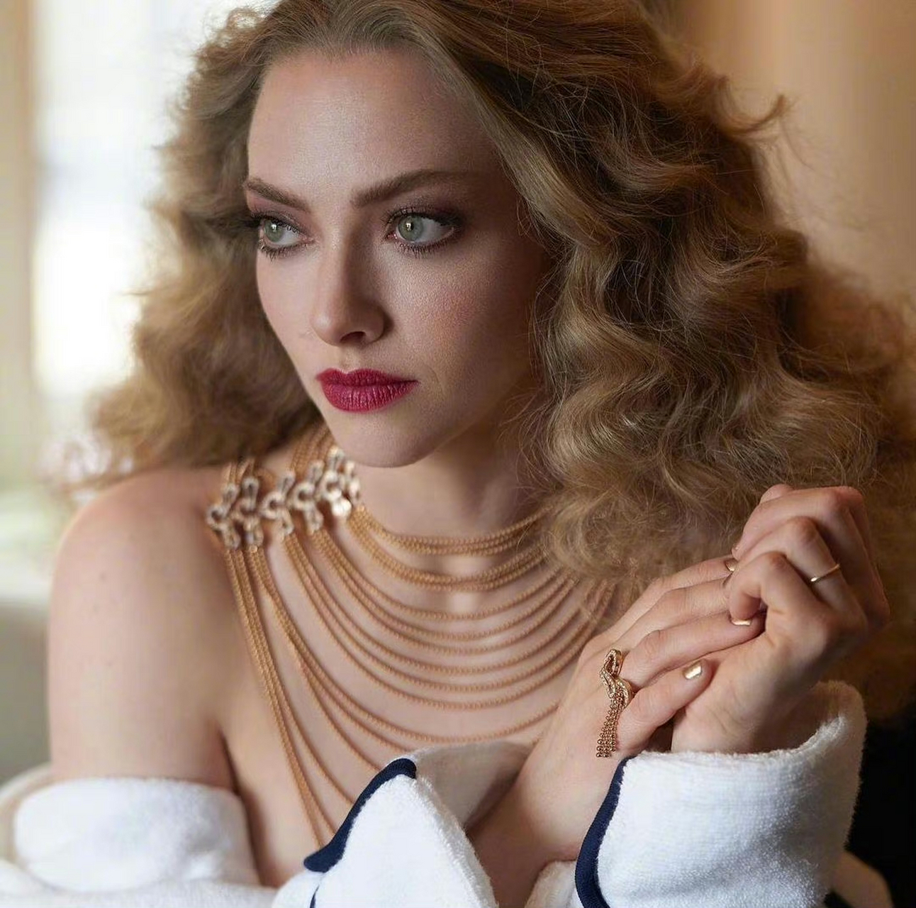 阿曼达·塞弗里德amanda seyfried出席2023 met gala,身穿oscar de la