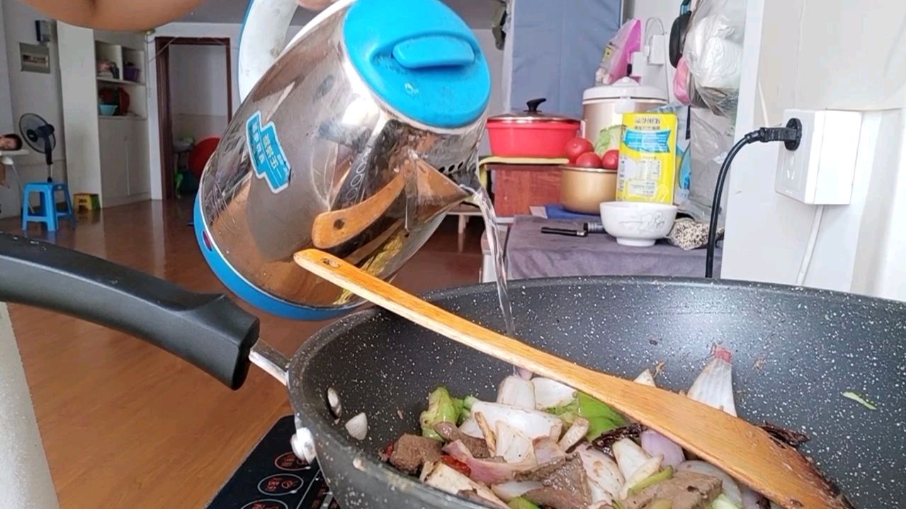 简单快速易学适合没时间懒人版家常洋葱炒猪肝美味