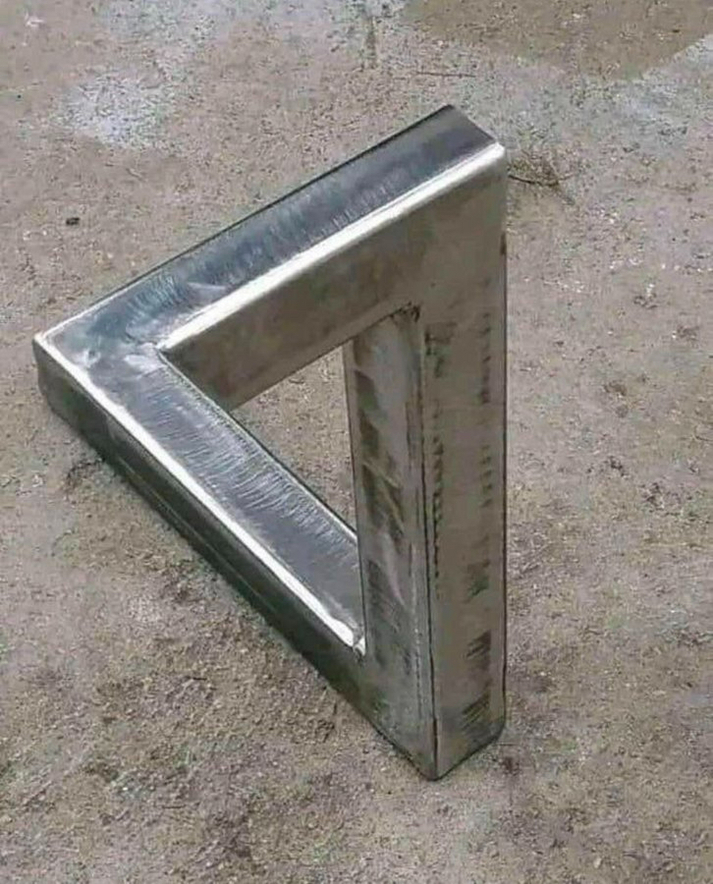 给你十万块钱,你能把这个"方管小三角"焊出来吗?