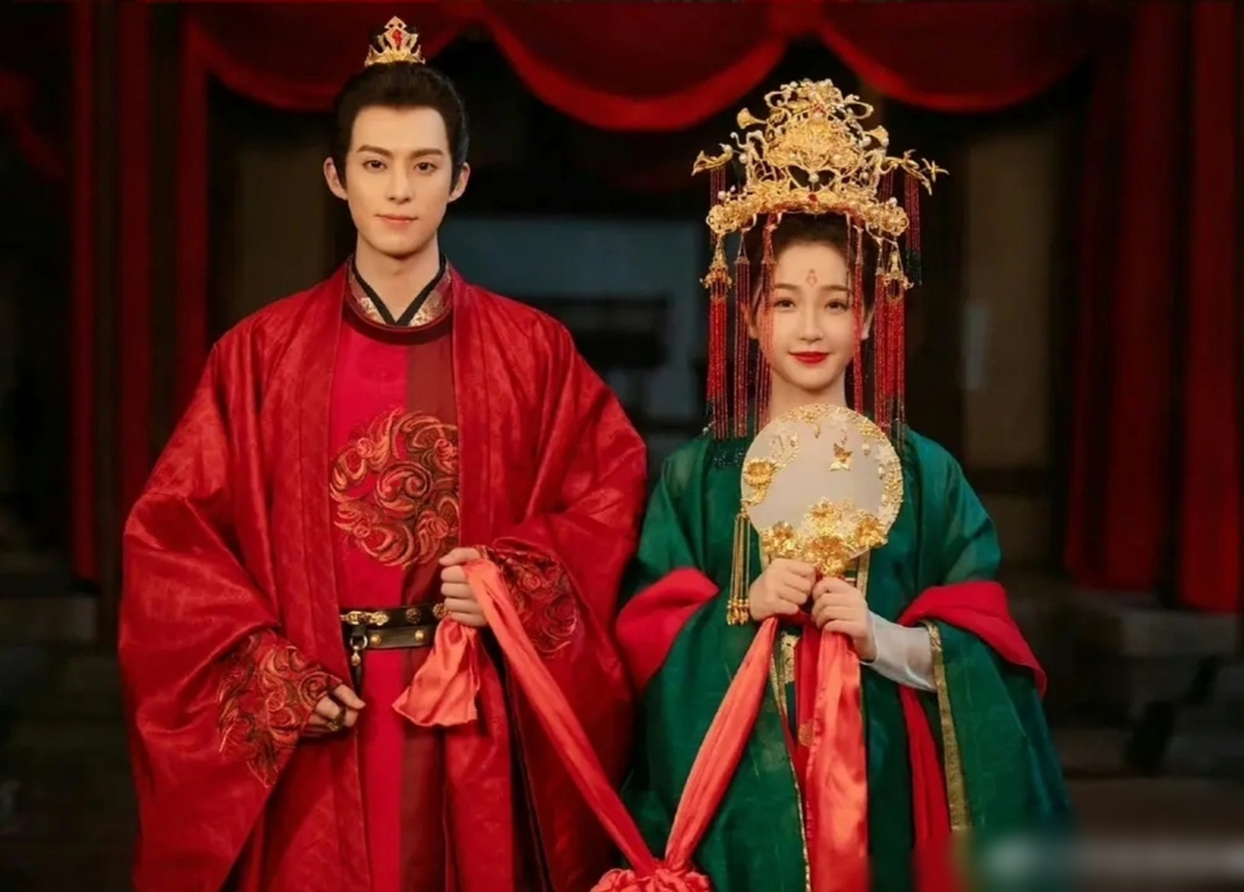 热播剧古装婚服大赏,红男绿女,大红色镶金边符合中国传统,也确实好看