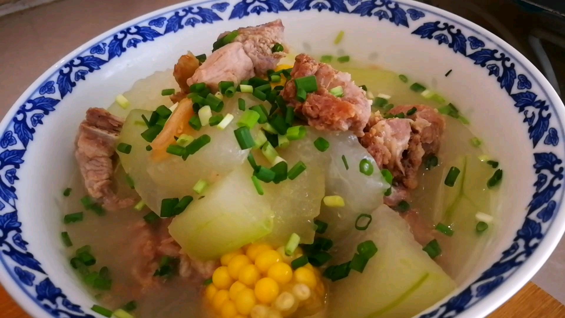 最后一步很重要,玉米冬瓜排骨汤这样做,味美鲜香,全家都不够吃