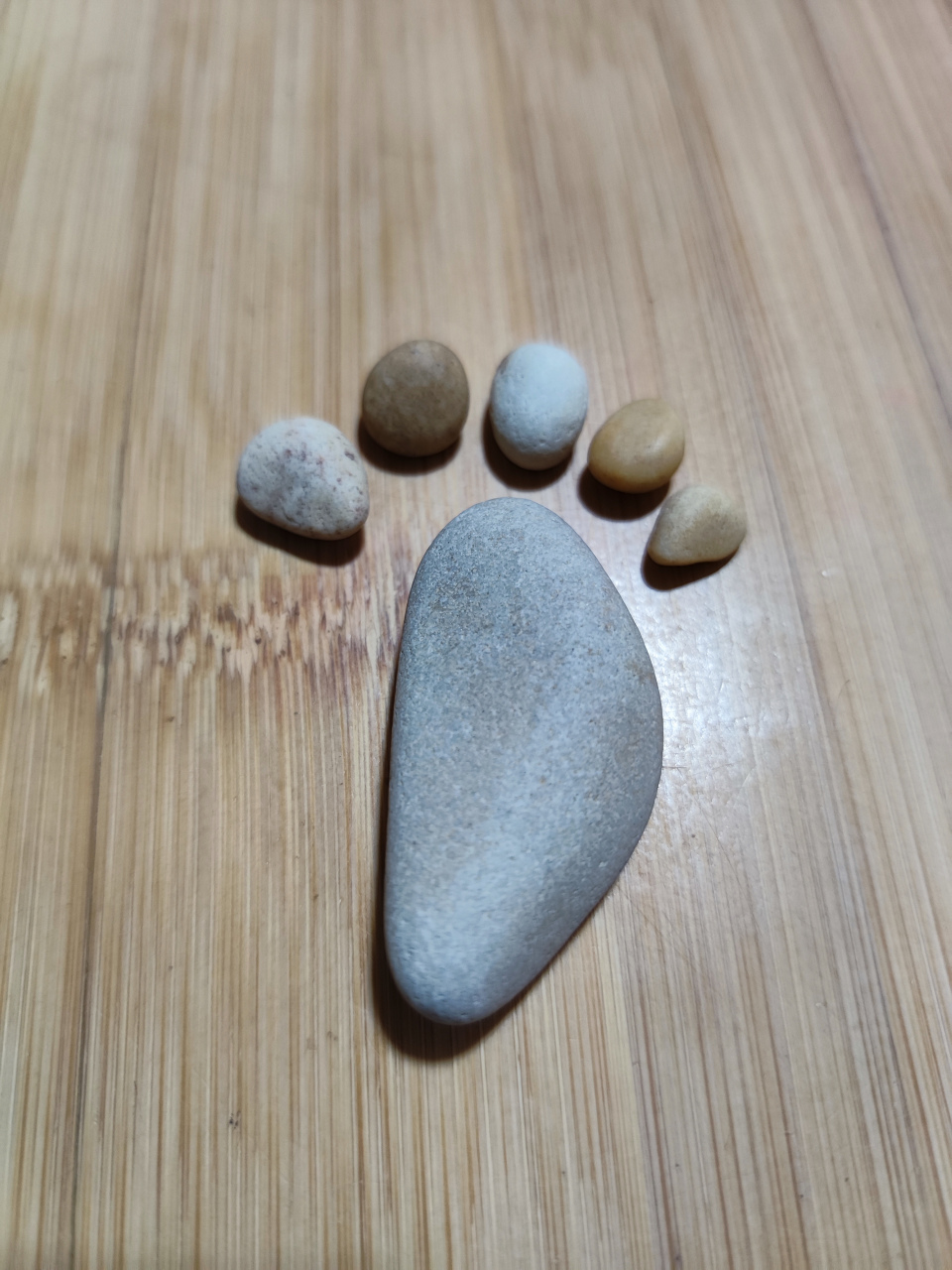 从海边捡到的小石头,随意一摆放,就是可爱造型.