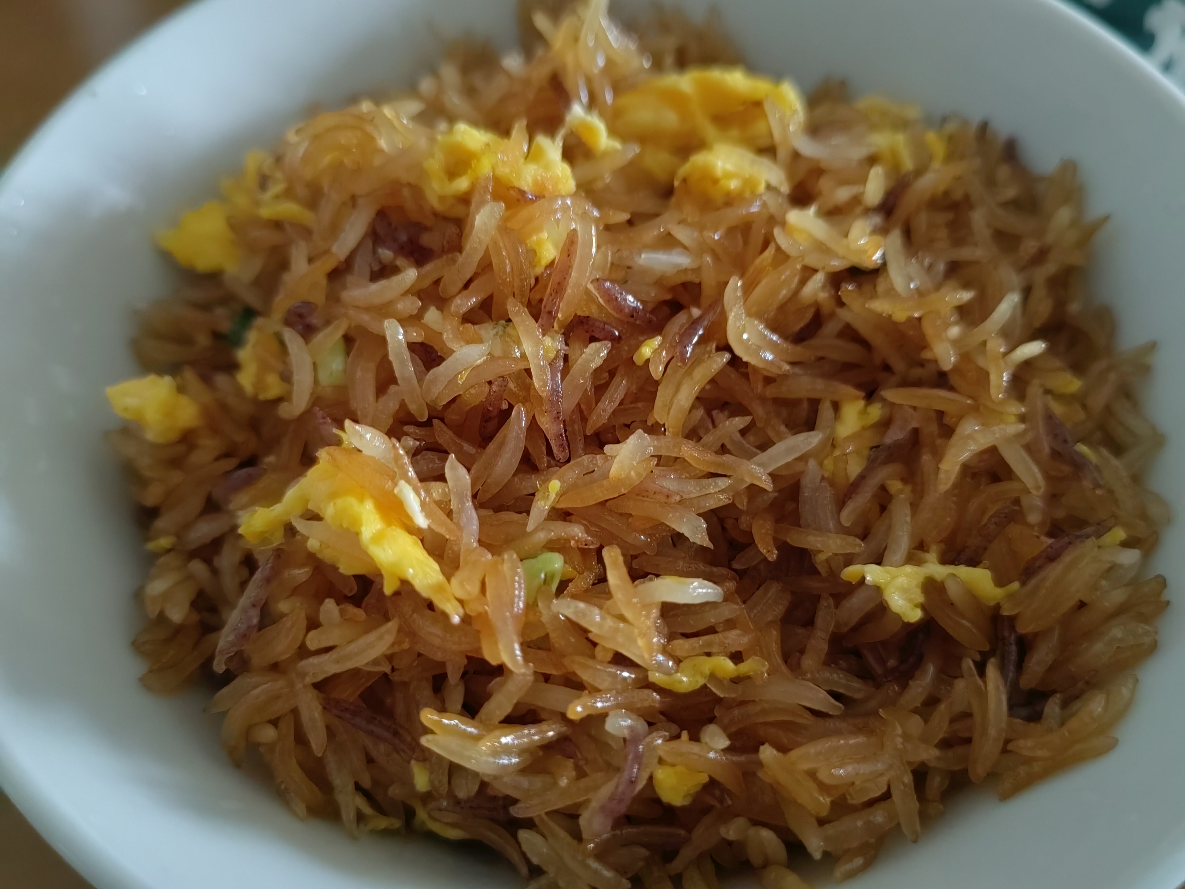 做蛋炒饭真的很好吃,很有韧劲儿,蓝莓米糕很受小朋友欢迎,番茄虾丸汤