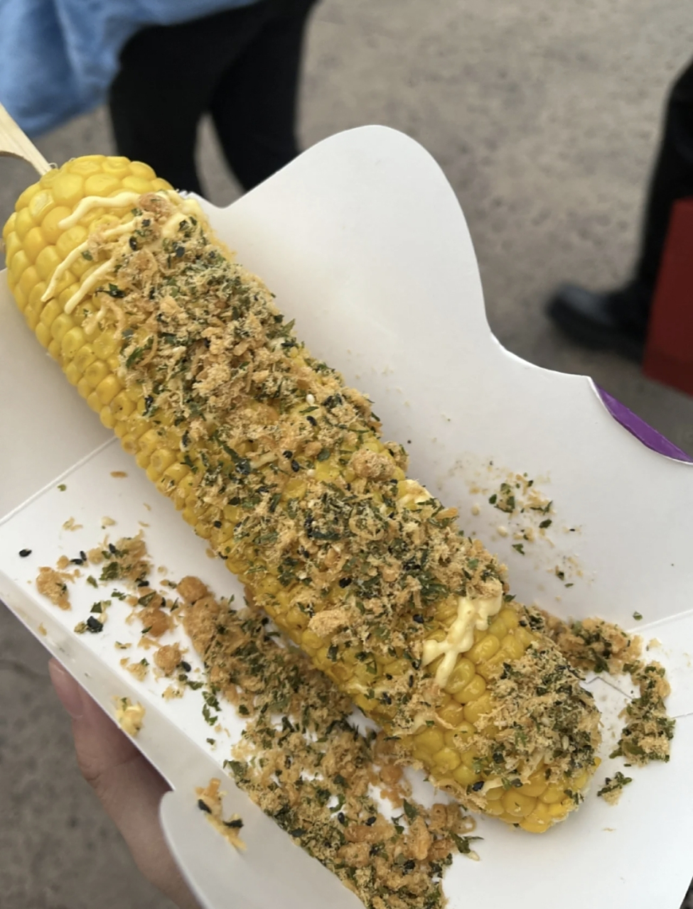 网友:家人们,这根迪士尼玉米35元值吗,从迪士尼回来两个月了,念念不忘