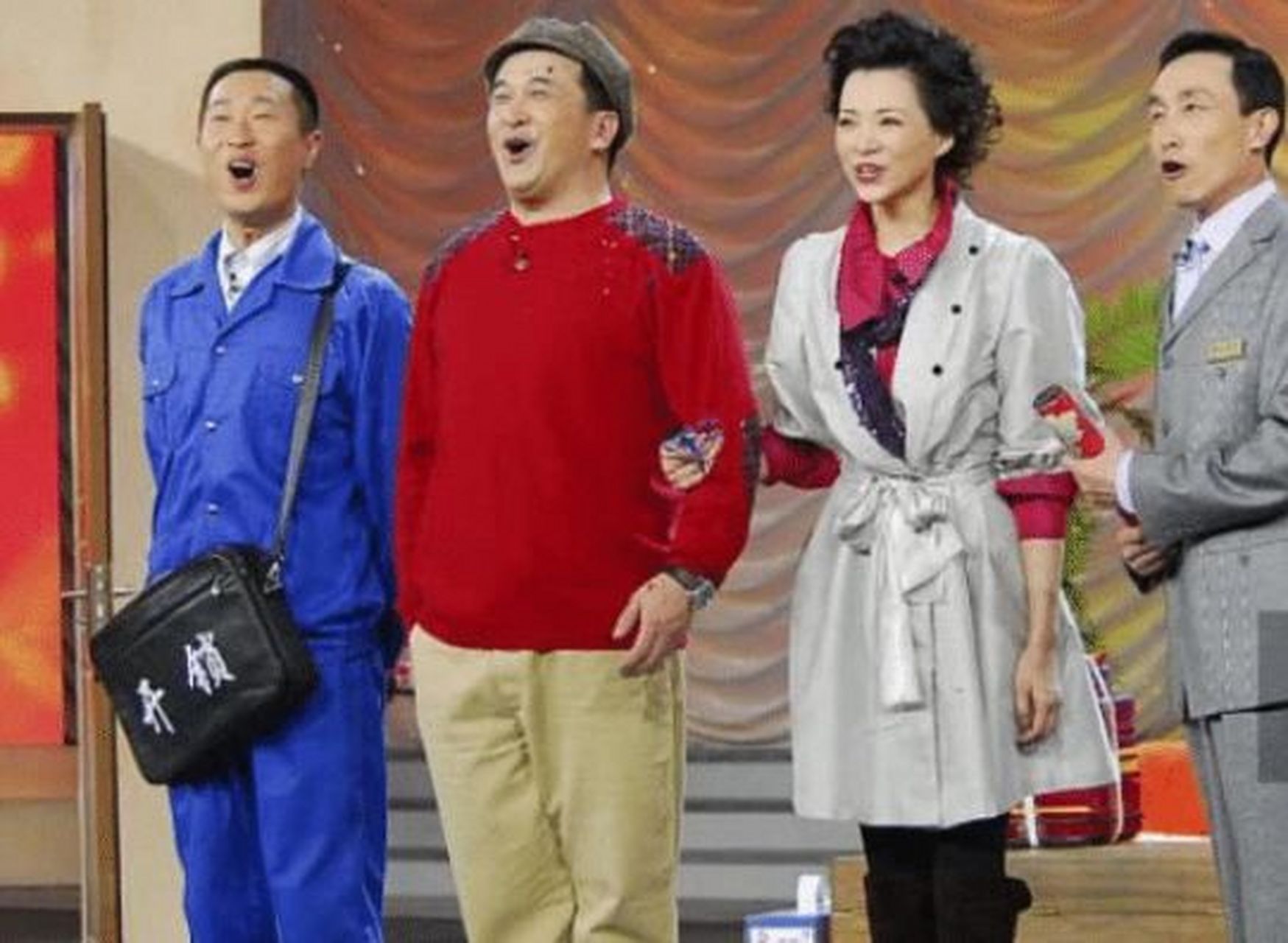 笑果被处罚后,让我想起了黄宏在小品《开锁》中的一段台词,汽车撞墙你