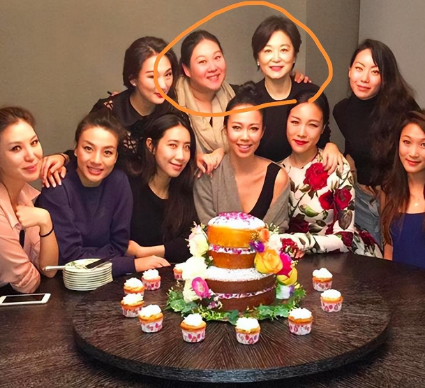 富力长公主李嘉颖和父亲生活形成巨大反差,父亲濒临破产