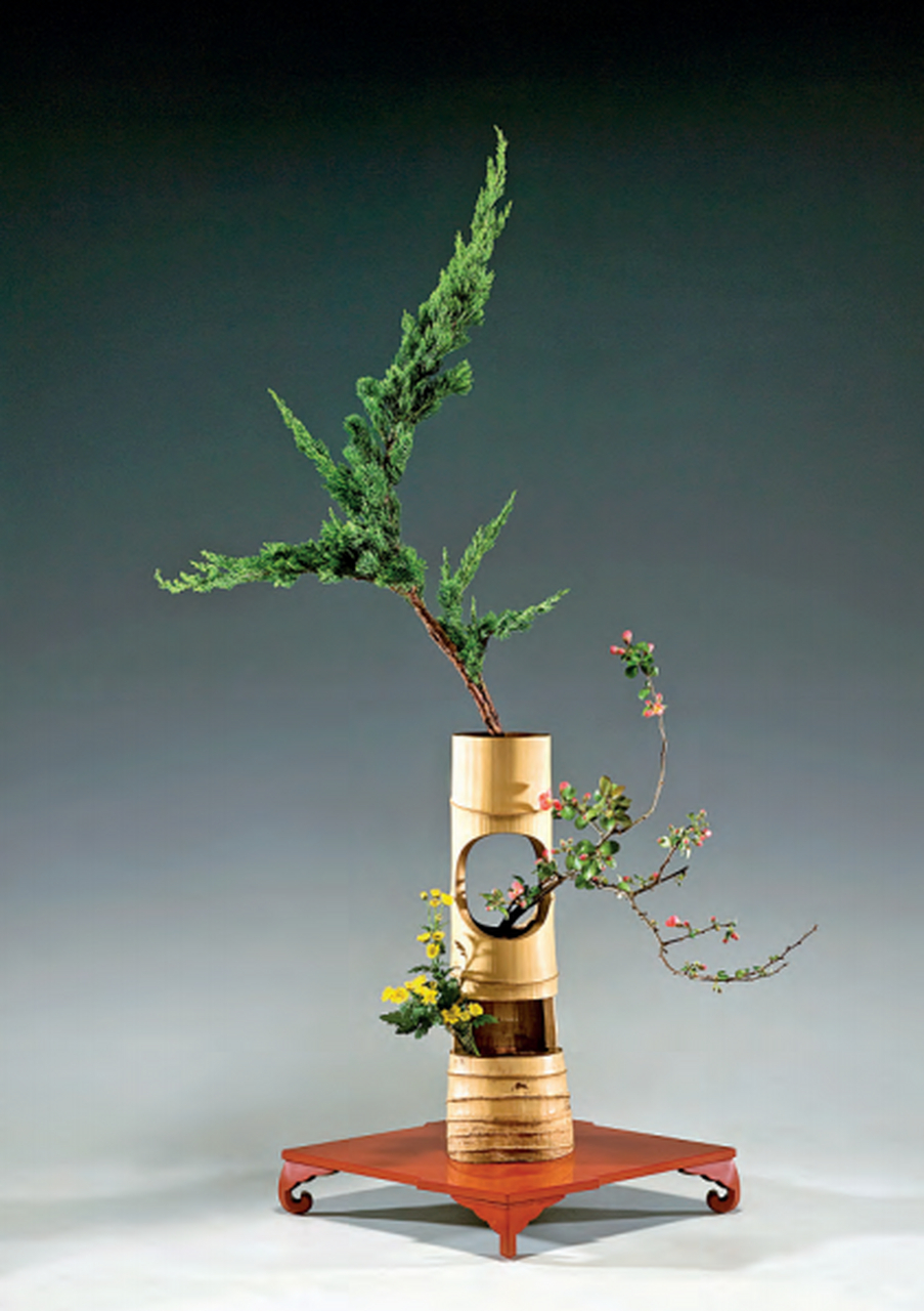 竹筒插花虽然看着简单,却自带一种自然,朴素,别致的韵味.