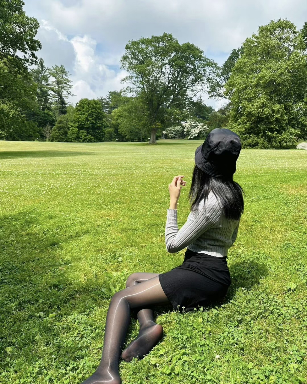呼声高的草坪最新一期来啦[泪奔]#时尚穿搭# #丝袜# #美腿丝袜高跟鞋