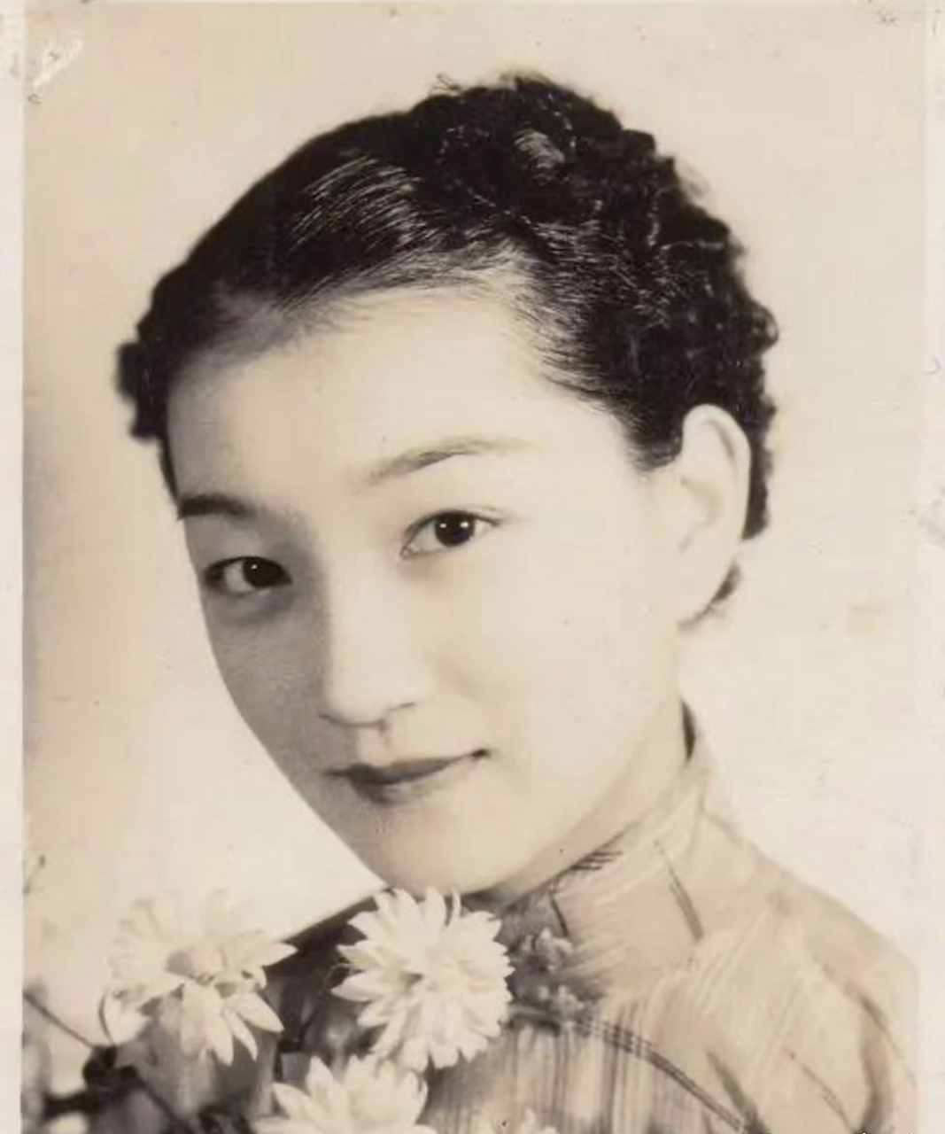 陆小曼也终于在体味了人生百态之后,靠自己成为了新