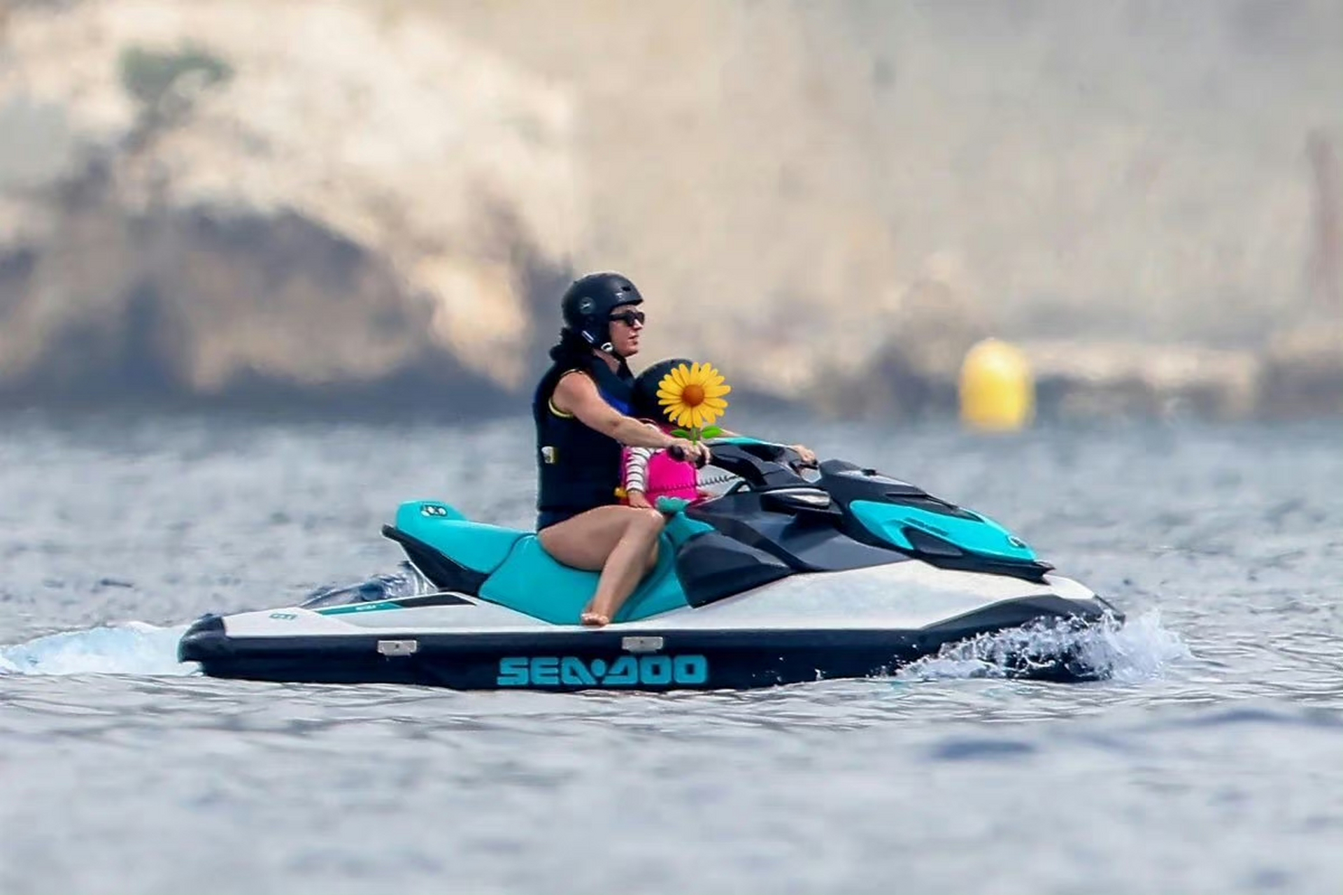 开花和水果姐带全家人外出度假92