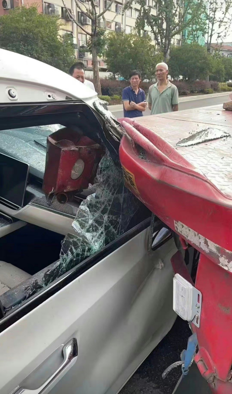 自己看吧!汽车a柱的重要性[二哈][二哈]