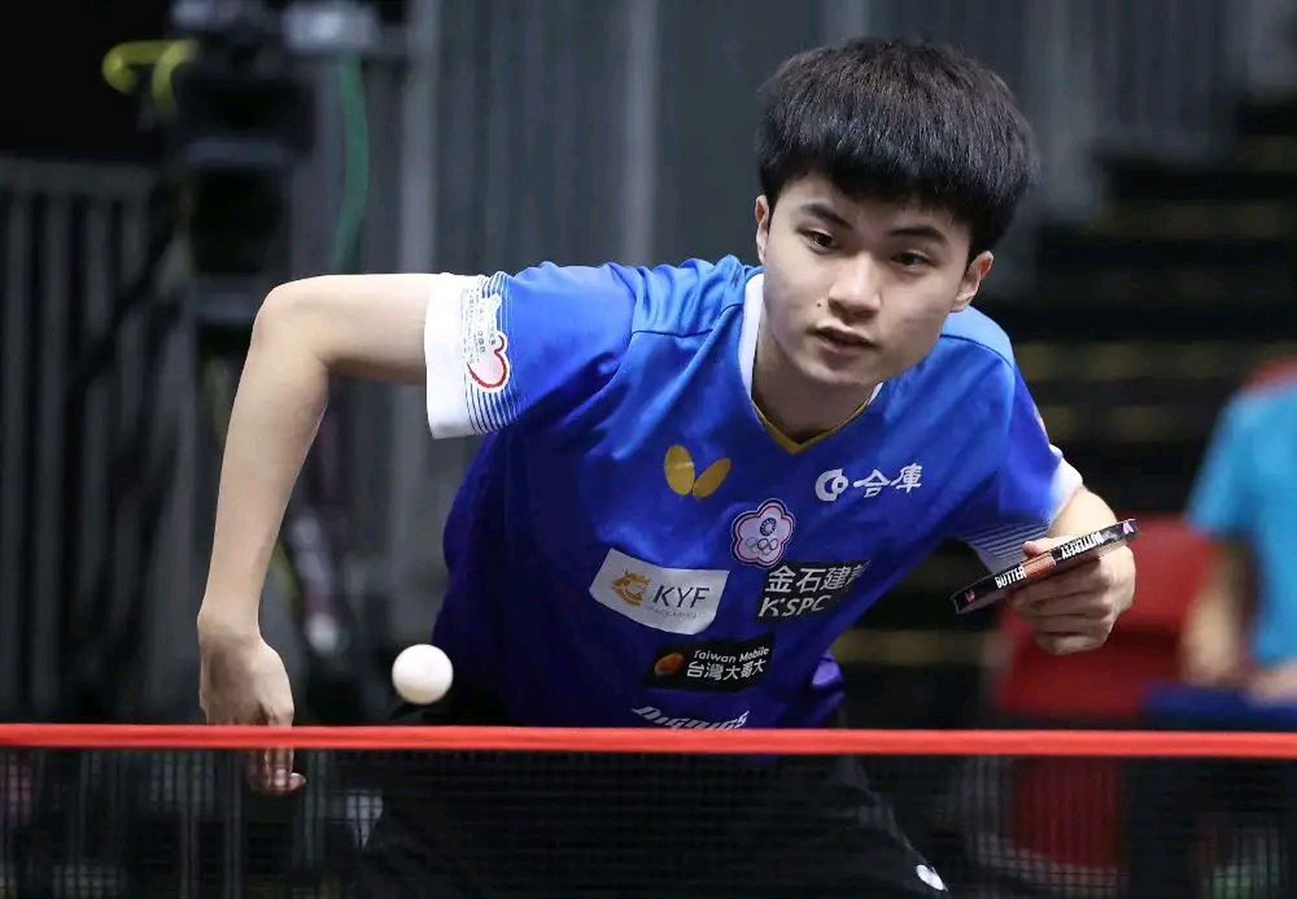 向鹏赢得国乒内战,晋级四强  9月2日,wtt常规挑战赛阿拉木图站男单1/4