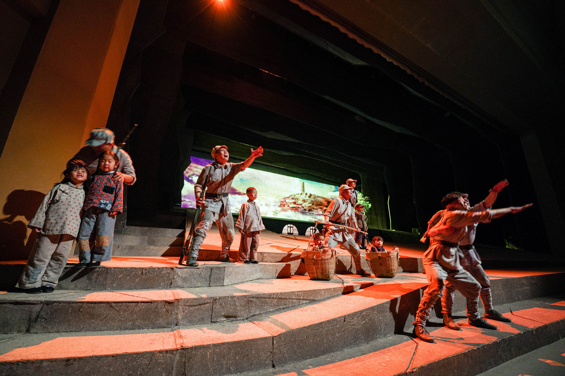 金延安《延安保育院》是一部小题材,大境界,小故事,大精神的主旋律