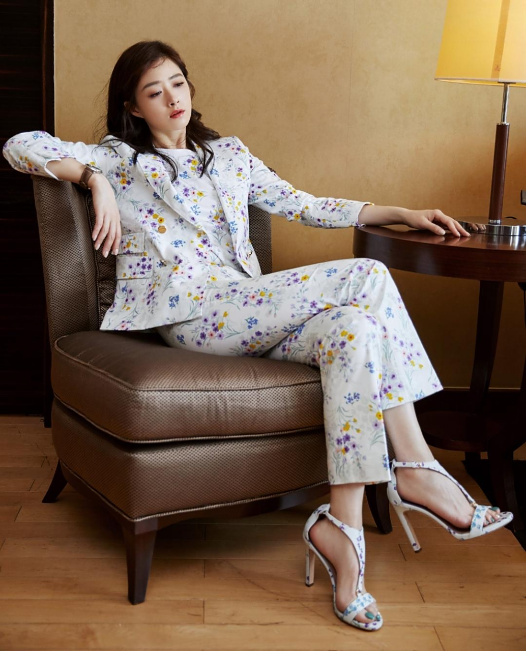 性感美女# #性感美腿# 蒋欣 秀迷人玉足,你喜欢吗