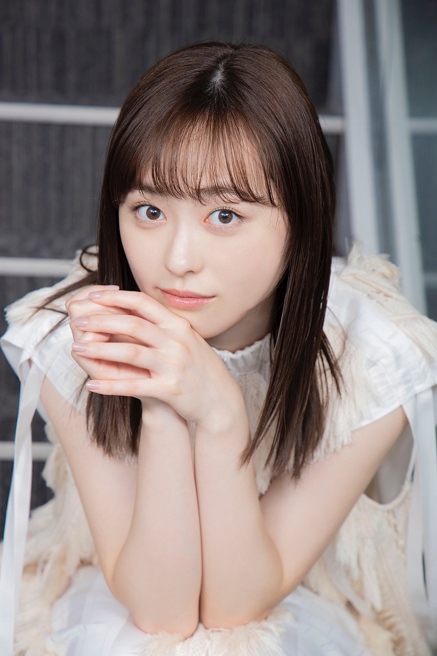 走萌妹子路线,还是福原遥的空气刘海好看