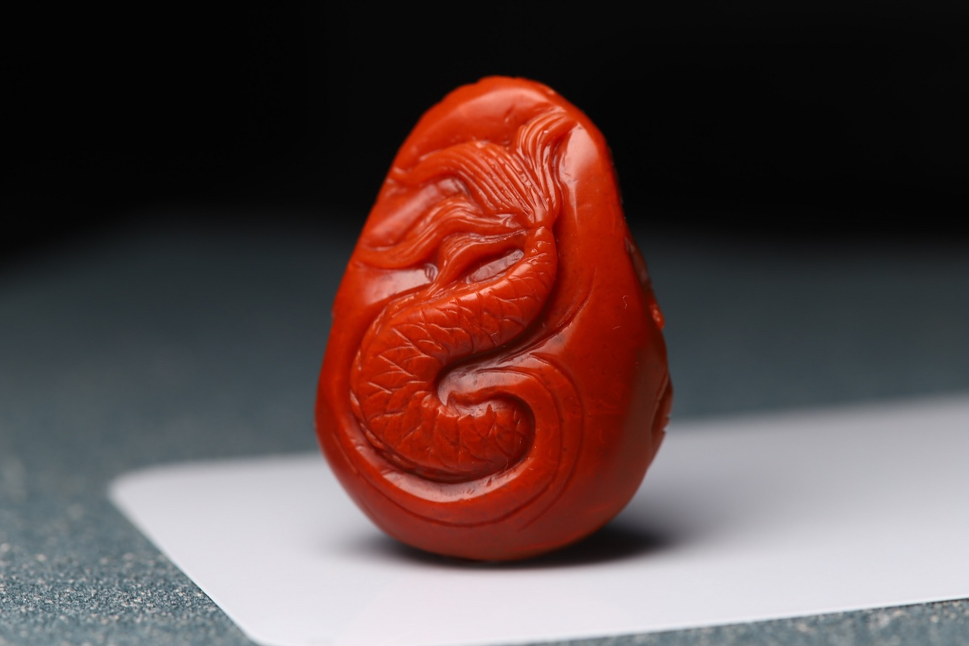 天然川料南红玛瑙龙吊坠,满肉满色,颜色红润,双面雕刻,雕工细腻,饱满