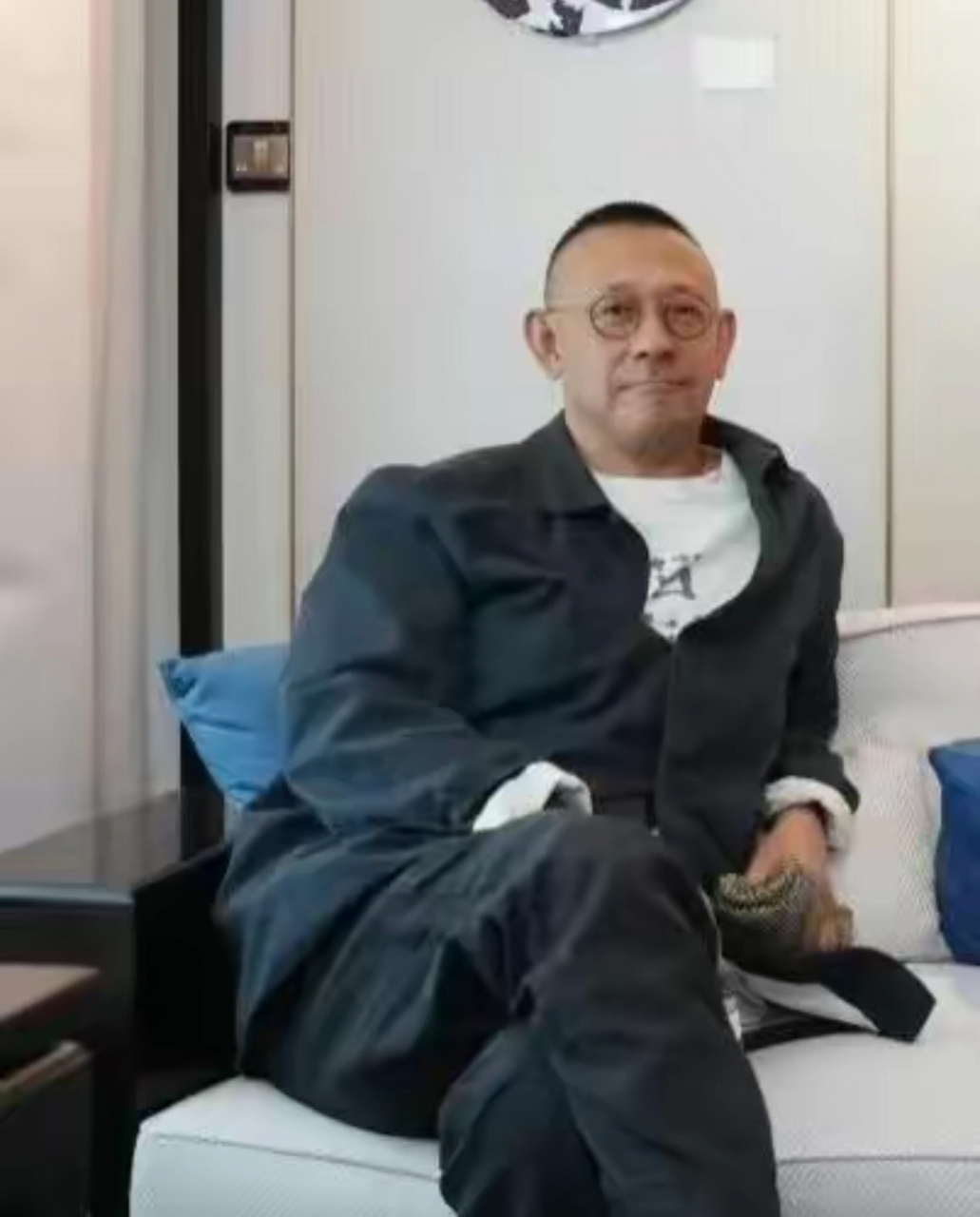 60岁姜文罕见露面,参加侄女画展,姜武邀请多位明星给女儿助阵  4月14