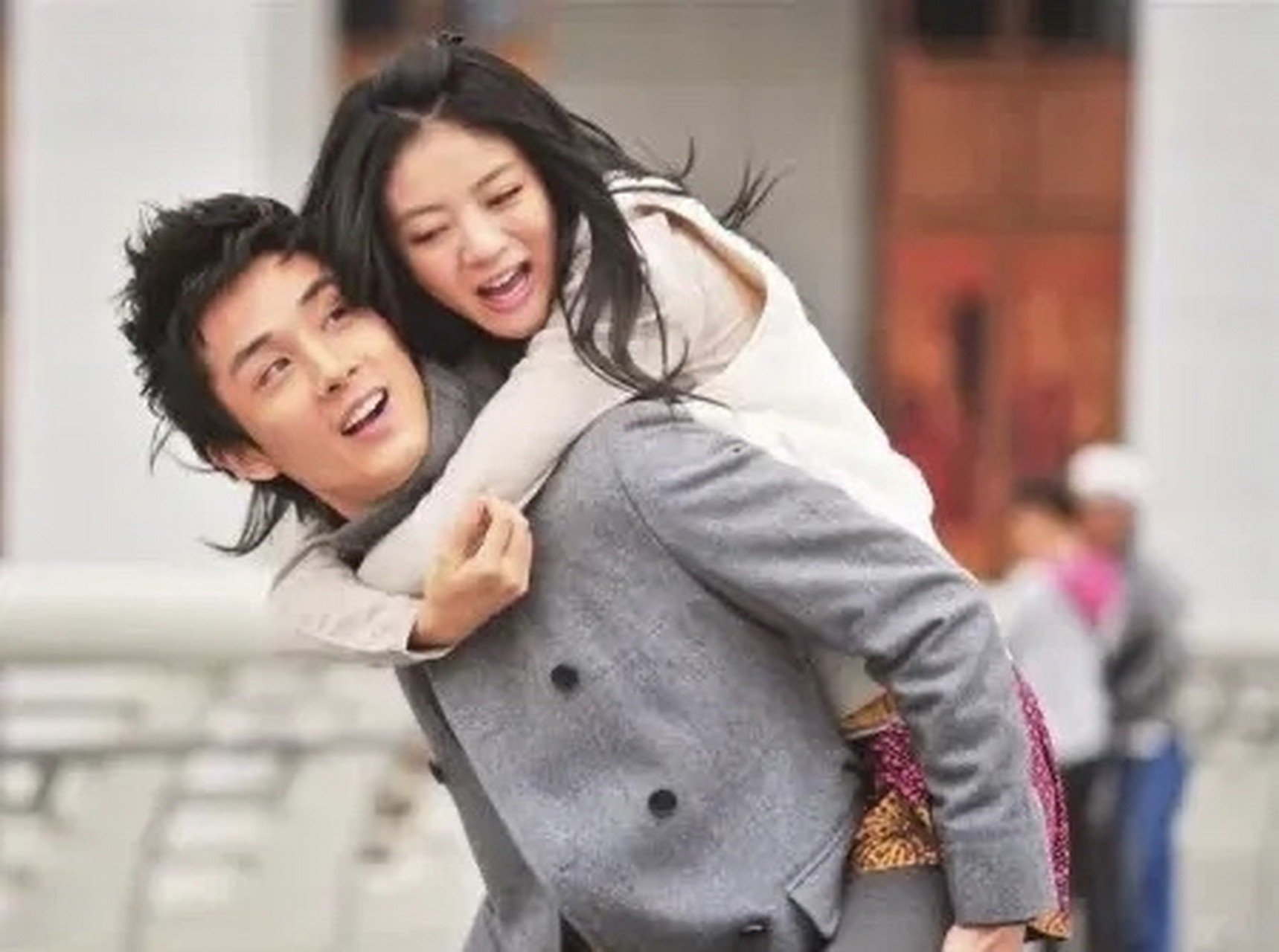 同样是女强男弱,李承铉和安以轩交往时不欢而散,而李承铉和戚薇携手