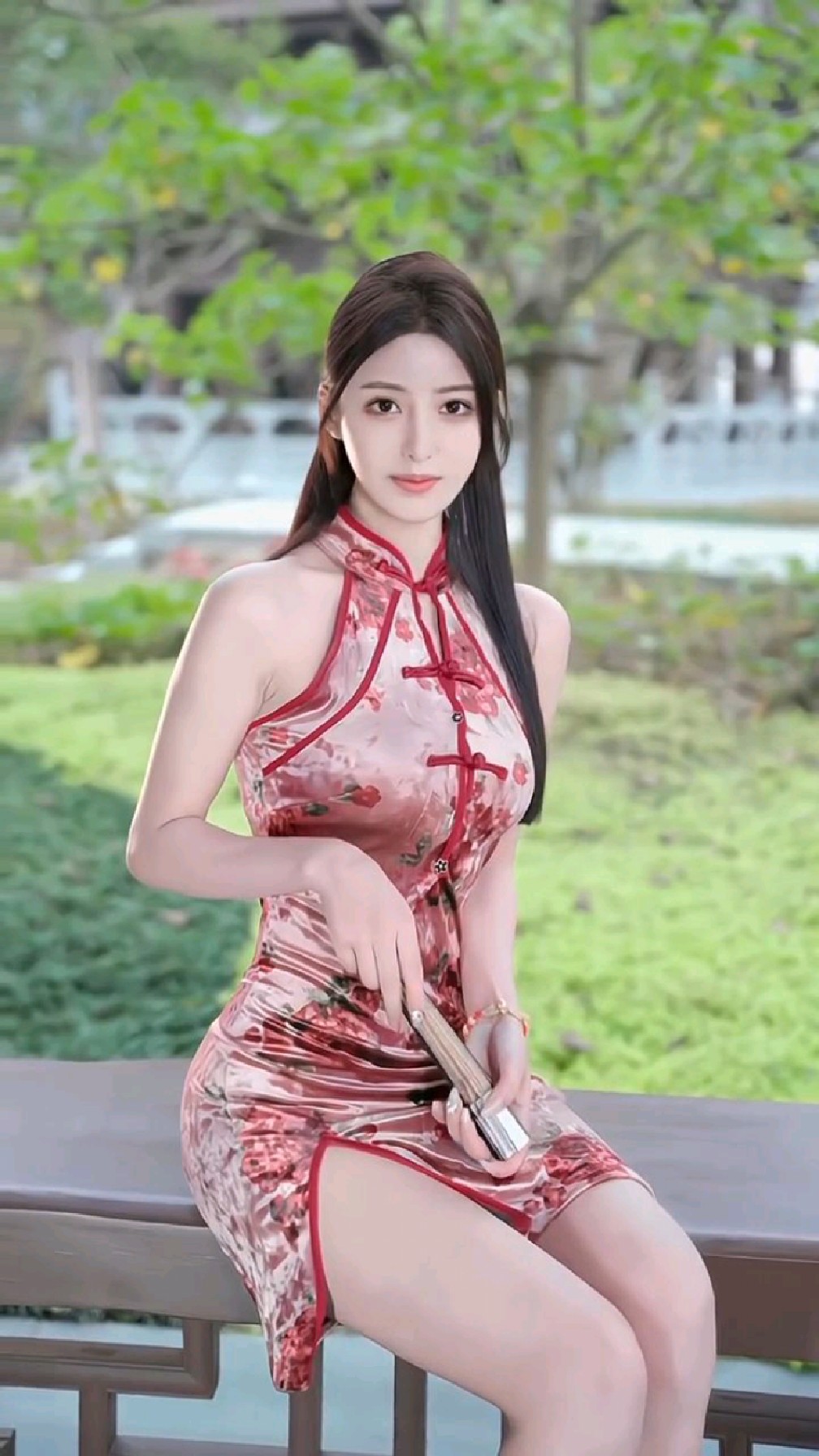 美女穿旗袍秀美腿,好身材让人心动!