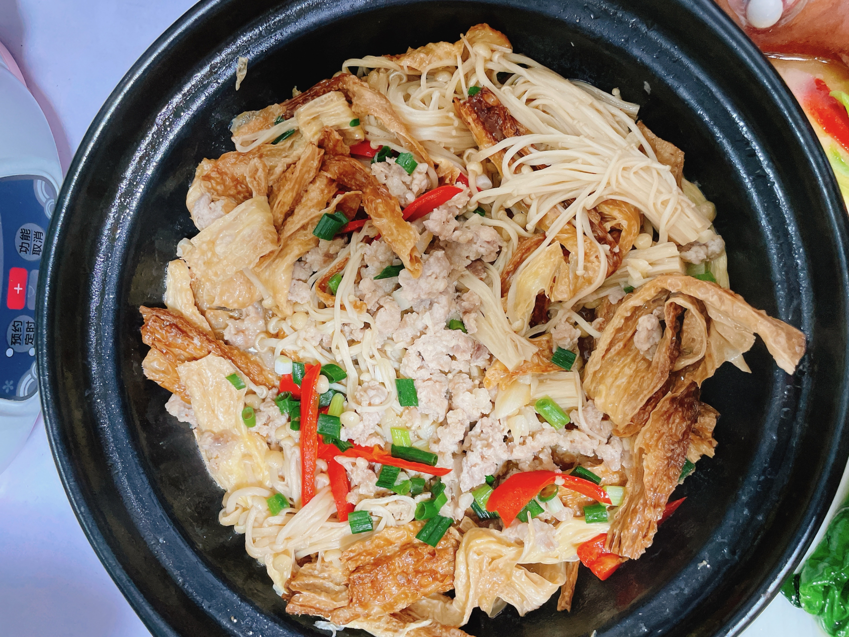 潮汕人的晚餐 腐竹肉未金针菇 红目良鱼煮萝卜丝 豆腐肉末汤 清炒菜苗