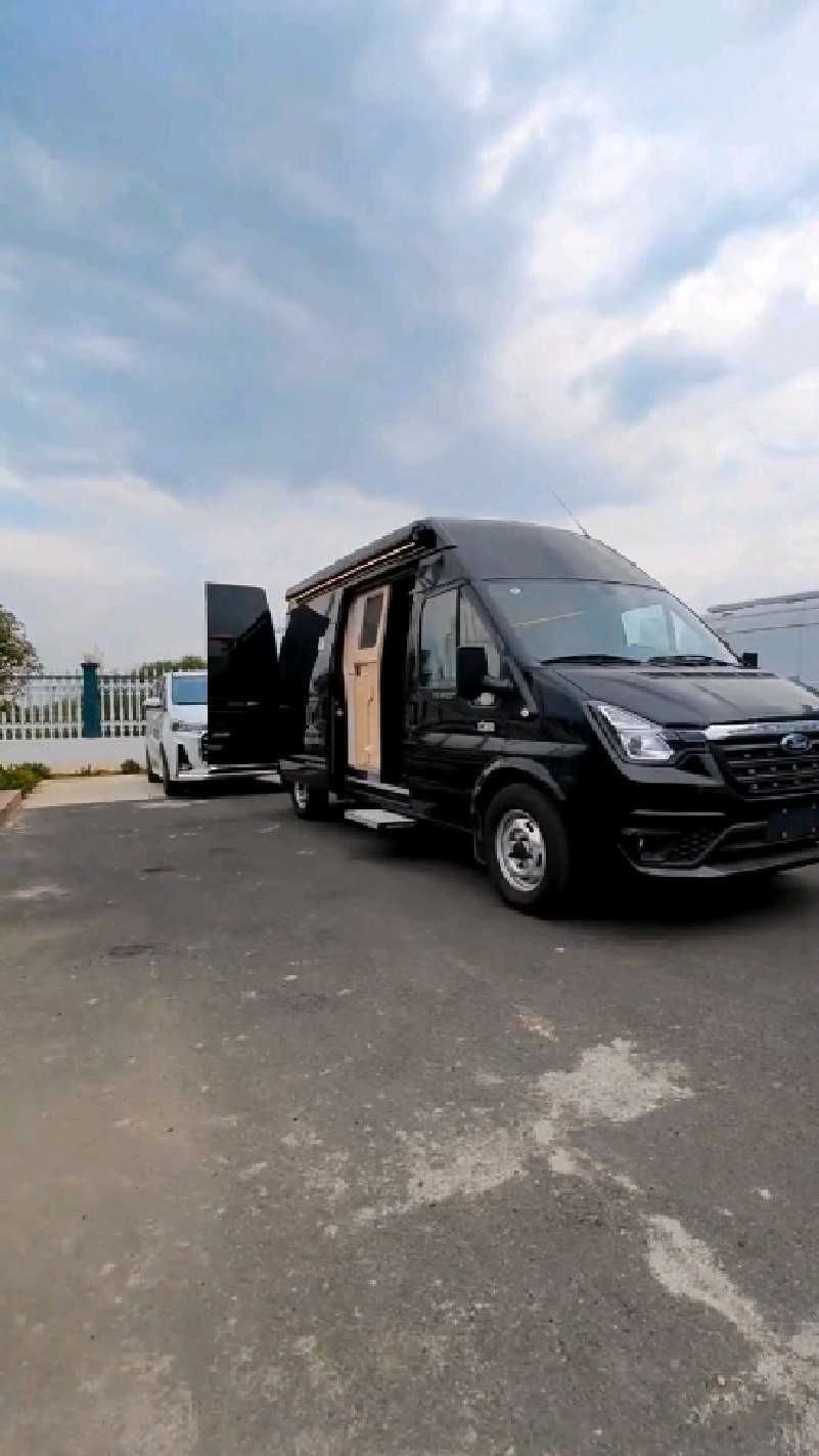 福特新世代pro自动挡房车黑金刚6座2卧商旅版