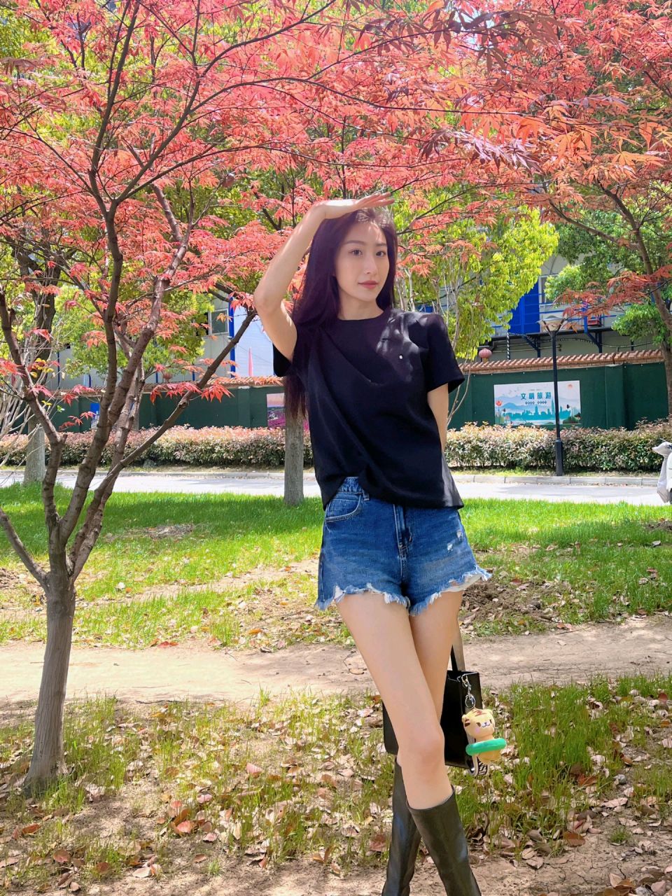 180cm 高个子女生 黑色简约体恤配牛仔短裤, 这牛仔短裤太显瘦了