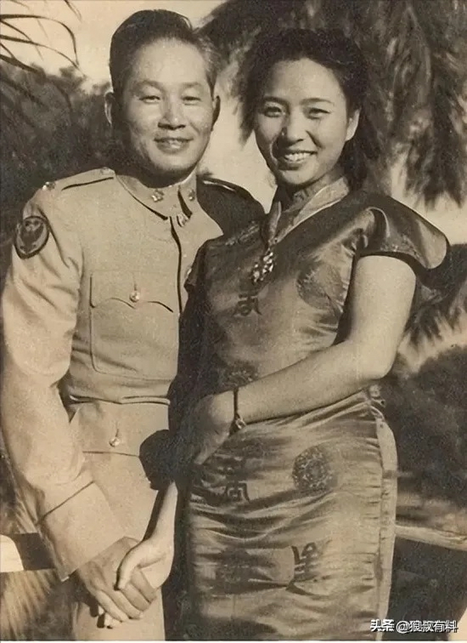 "女人没说话,门却开了,张晶英笑着说:"这是我特意为你挑选的,今晚就