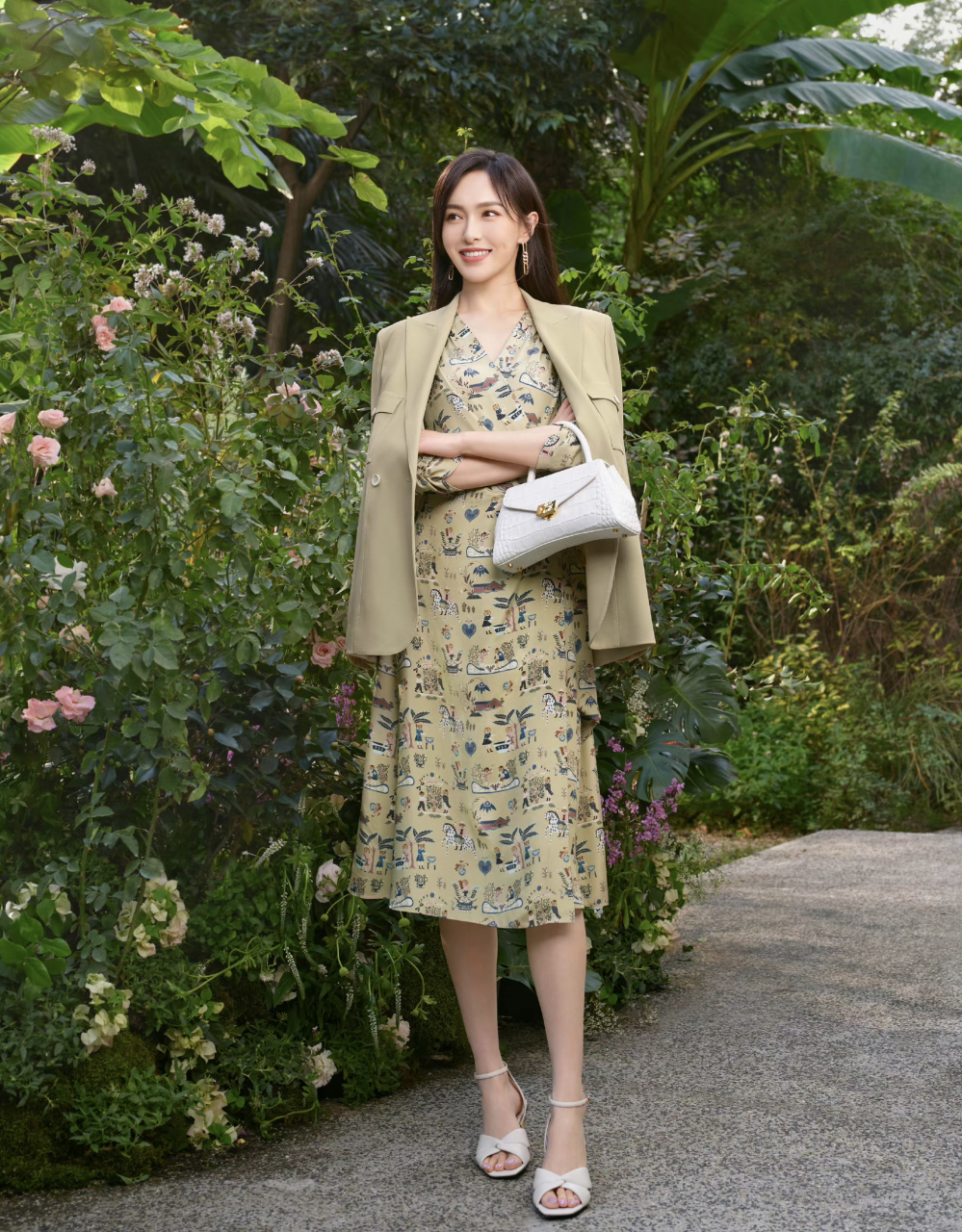 唐嫣 雅莹造型,一字带高跟并不多.