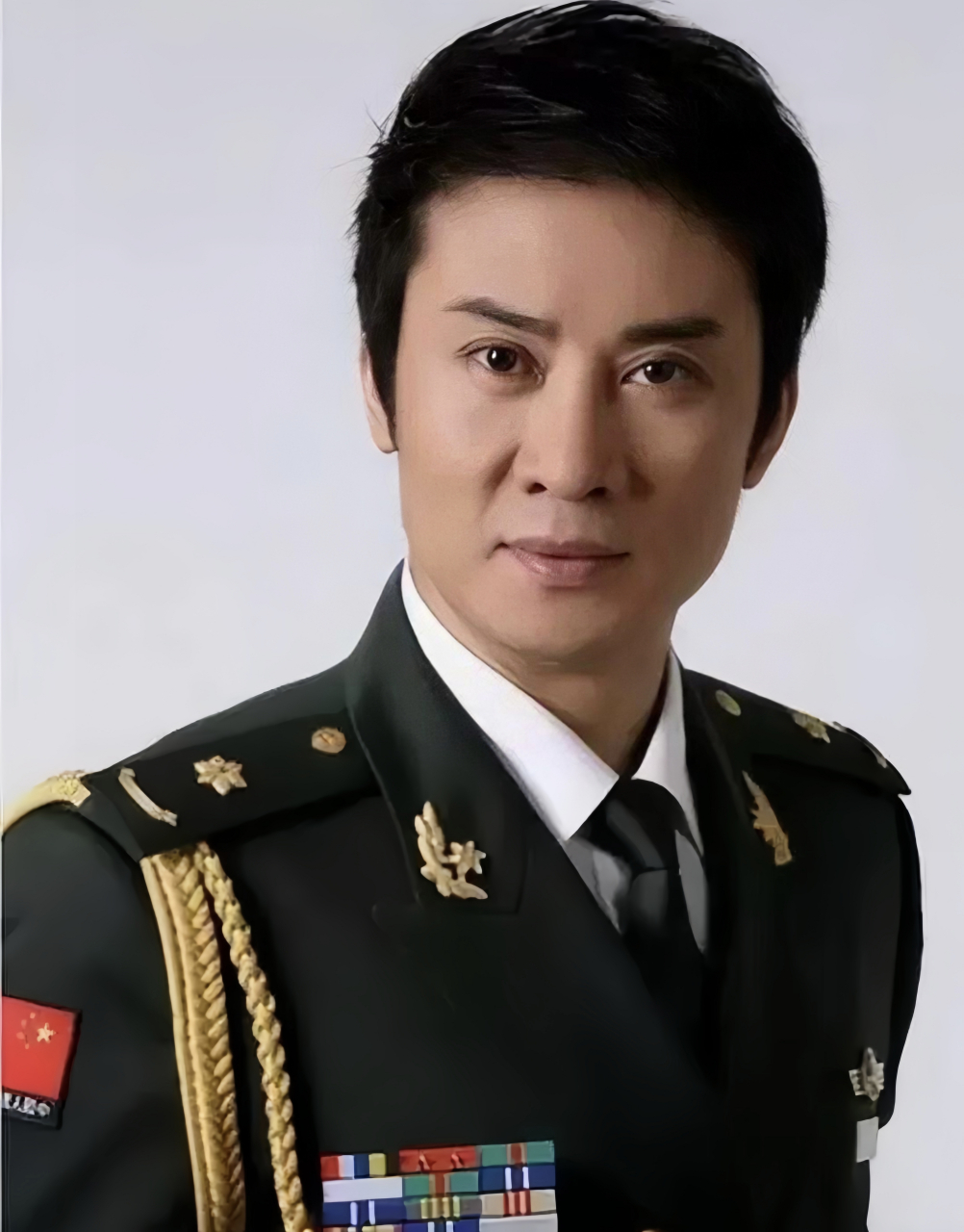 近日,56岁的男歌手江涛的直播间突然引发热议.