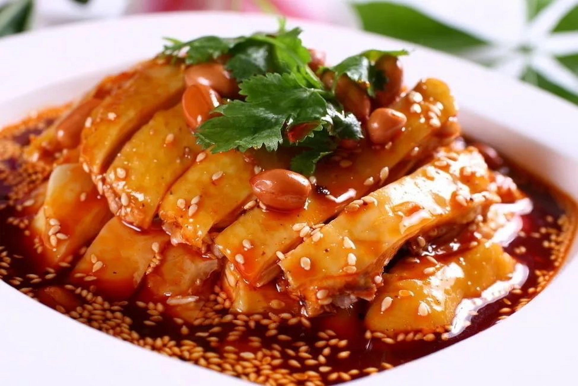 古蔺麻辣鸡古蔺县的一种特色食品,是古蔺人祖祖辈辈研究出来的一种卤