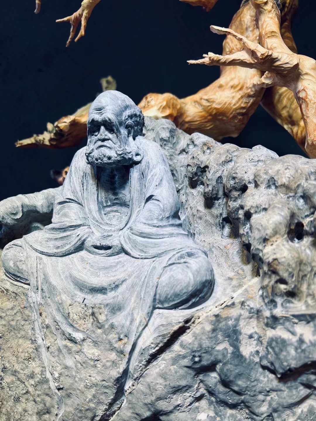 崖柏根抱石木雕达摩根雕工艺品招财摆件